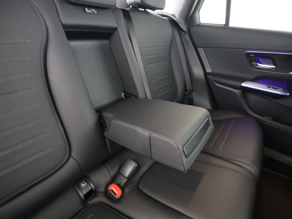 MERCEDES-BENZ GLC 300 e 4MATIC AMG Line Premium AHK Night Memory-image-18