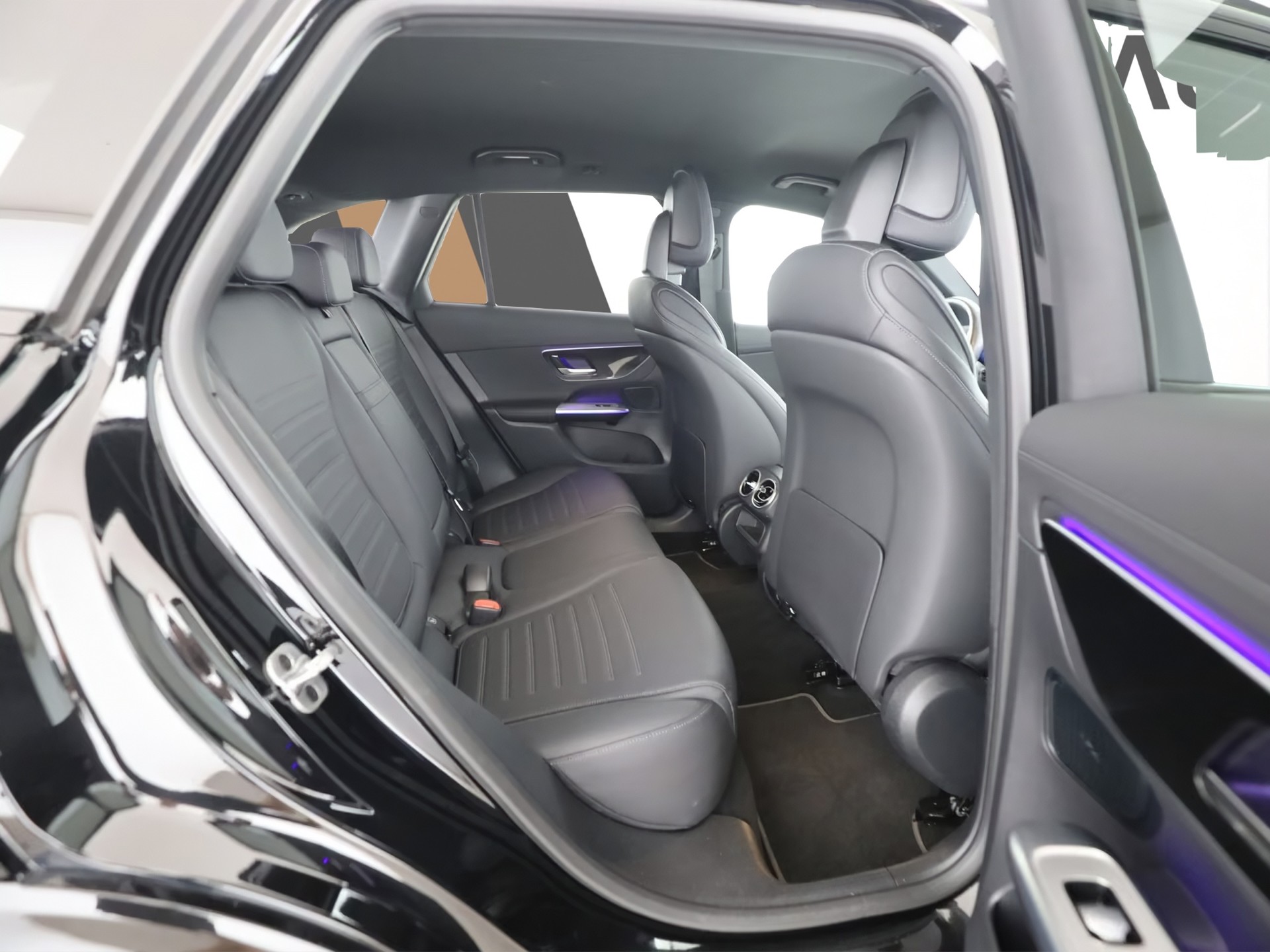 MERCEDES-BENZ GLC 300 e 4MATIC AMG Line Premium AHK Night Memory-image-11