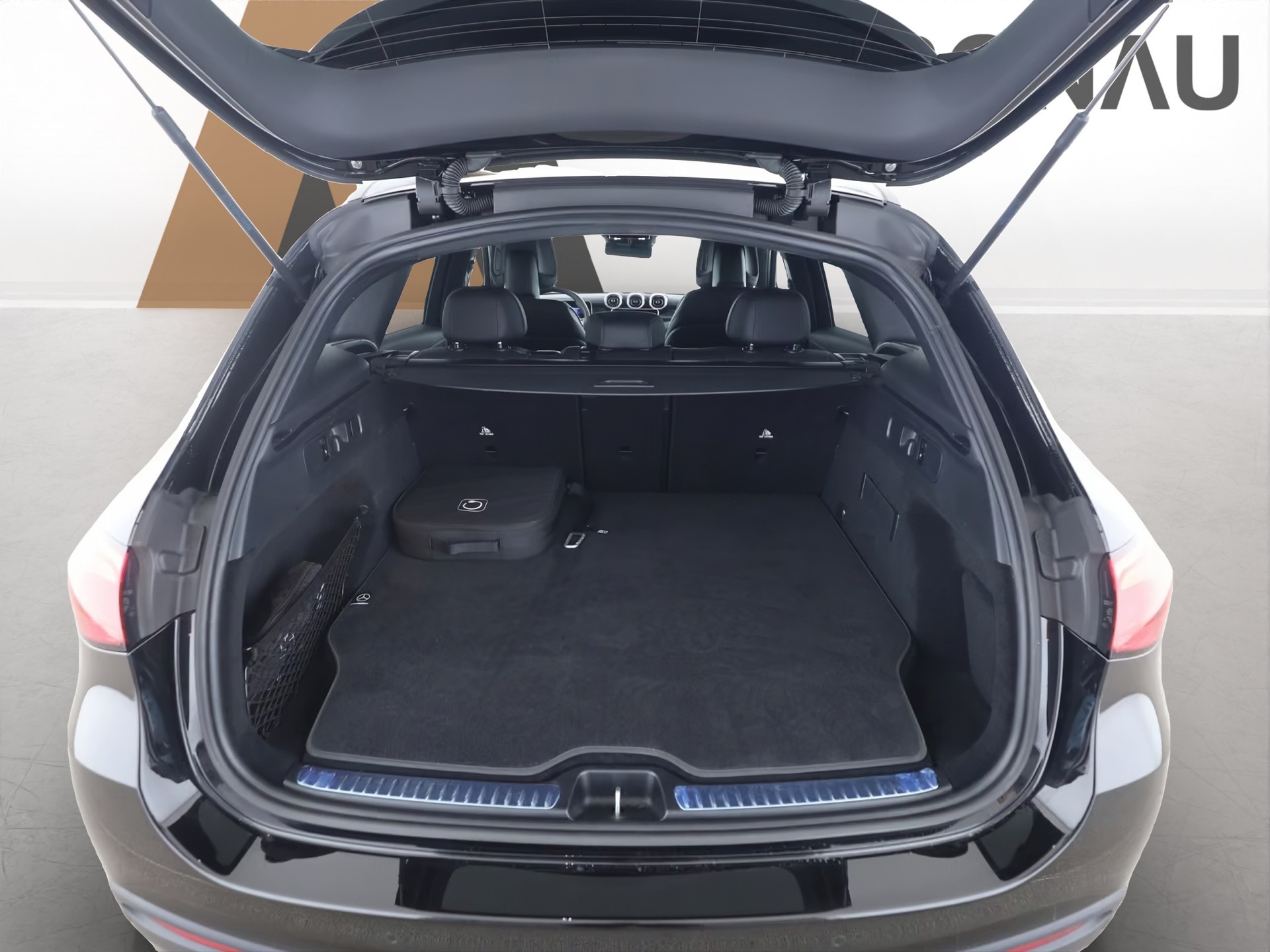 MERCEDES-BENZ GLC 300 e 4MATIC AMG Line Premium AHK Night Memory-image-14