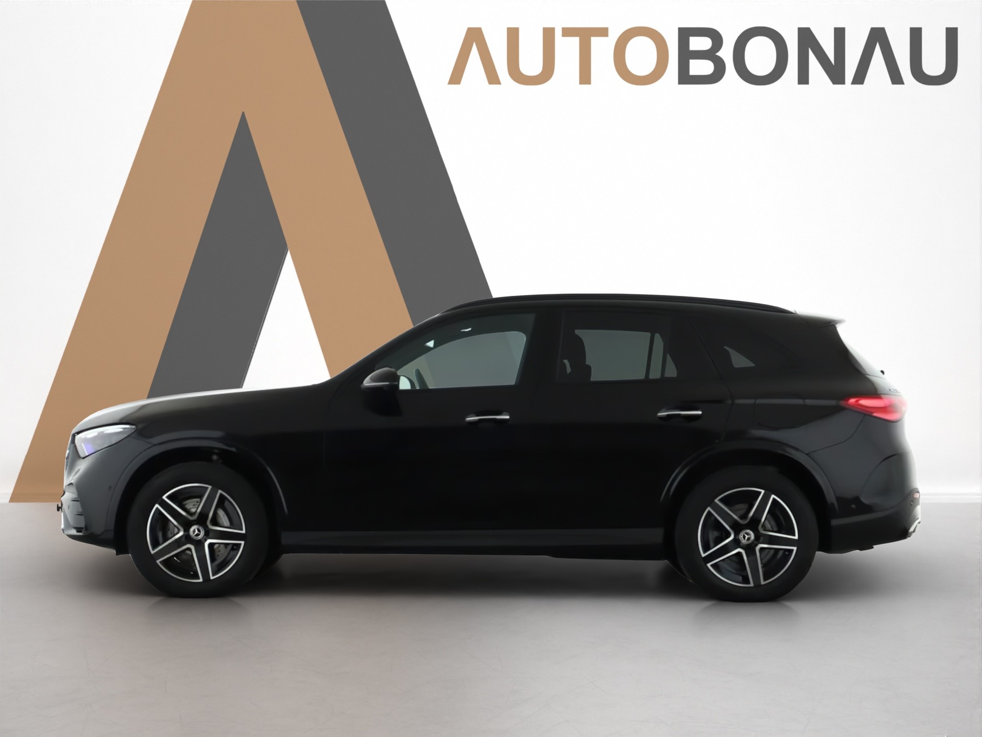 MERCEDES-BENZ GLC 300 e 4MATIC AMG Line Premium AHK Night Memory-showroom-element-1