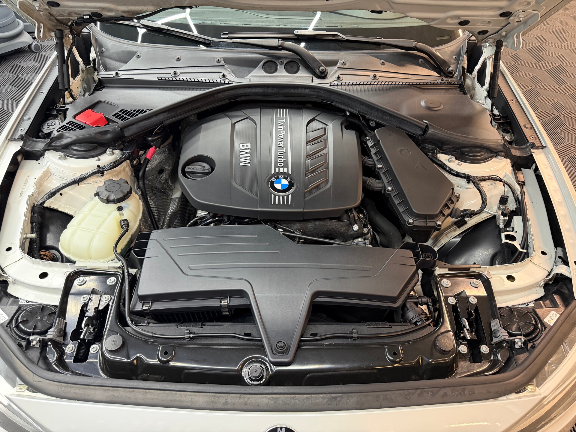BMW 120d xDrive Sport Line-image-19
