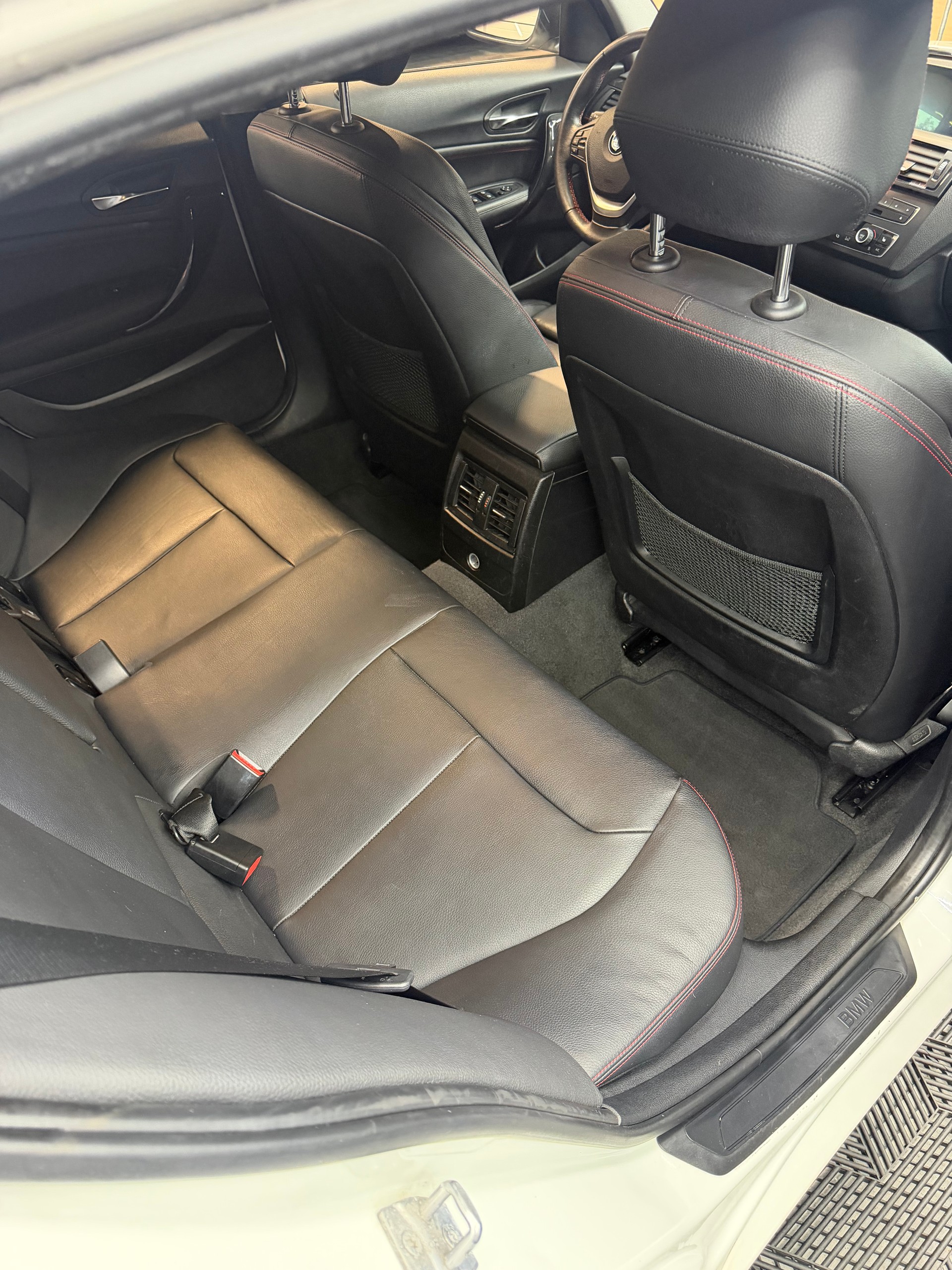 BMW 120d xDrive Sport Line-image-9