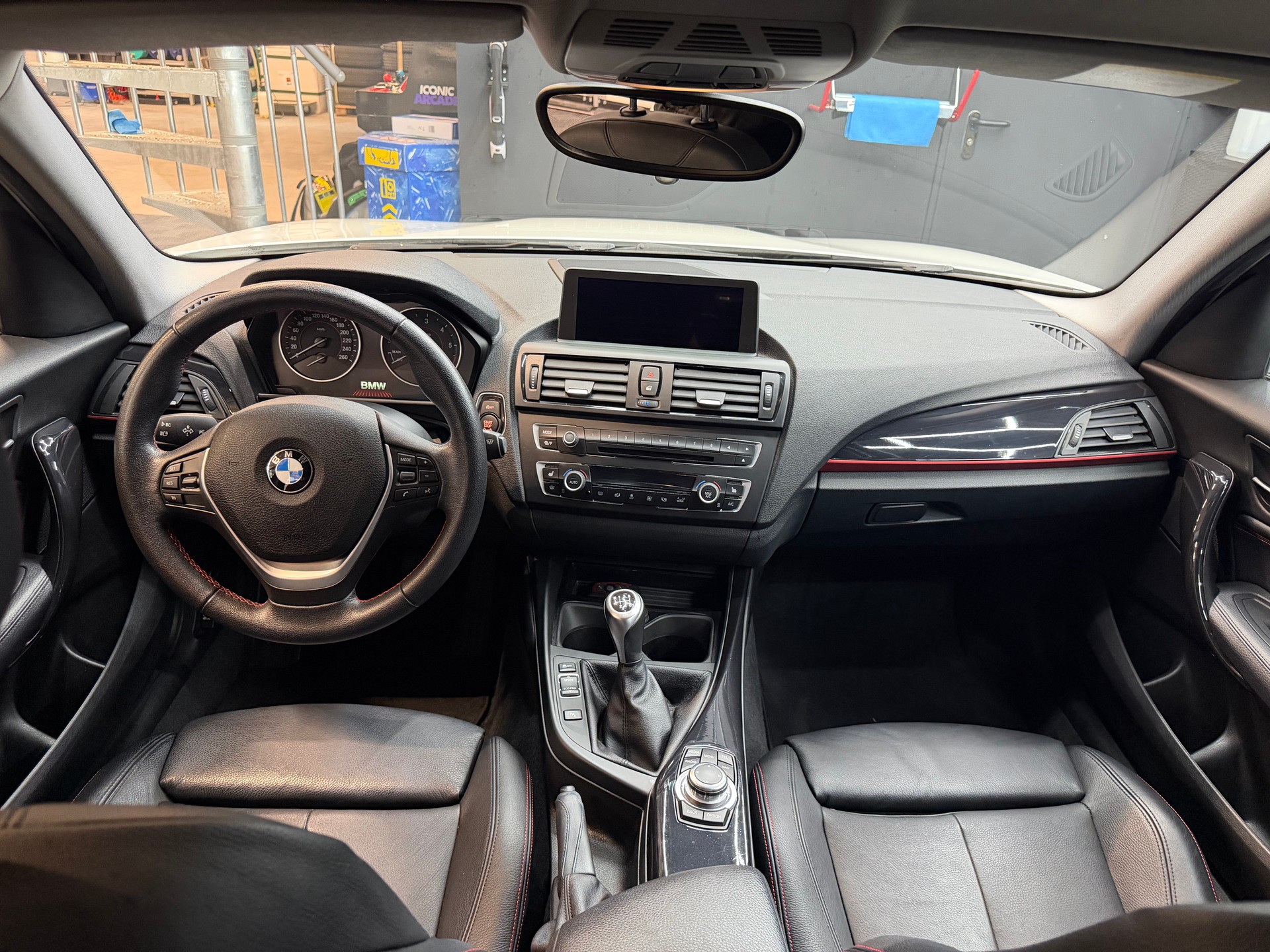 BMW 120d xDrive Sport Line-image-8