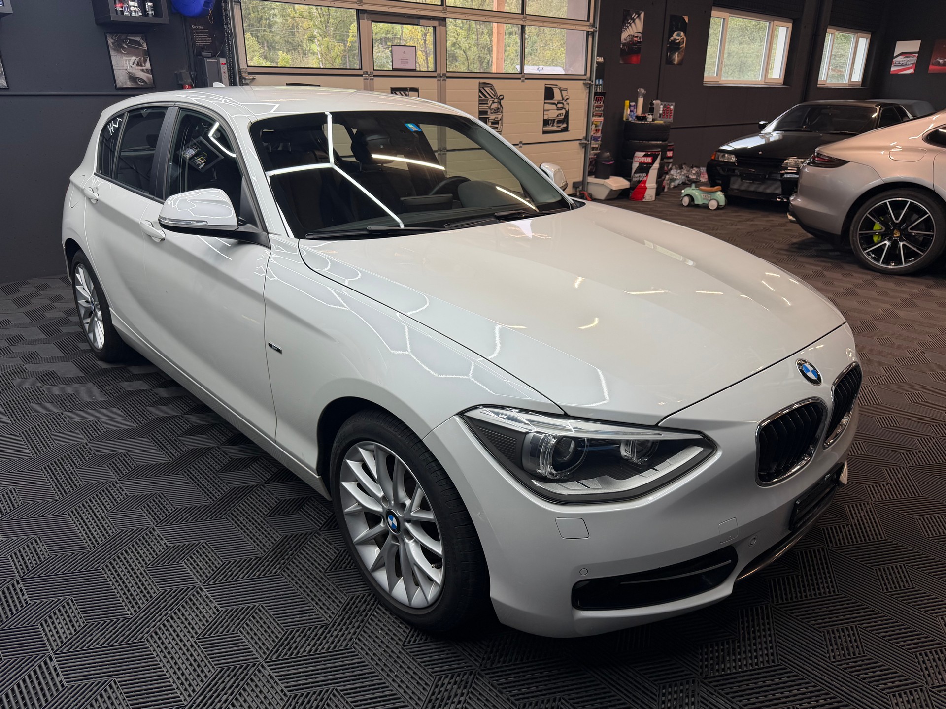 BMW 120d xDrive Sport Line-image-2