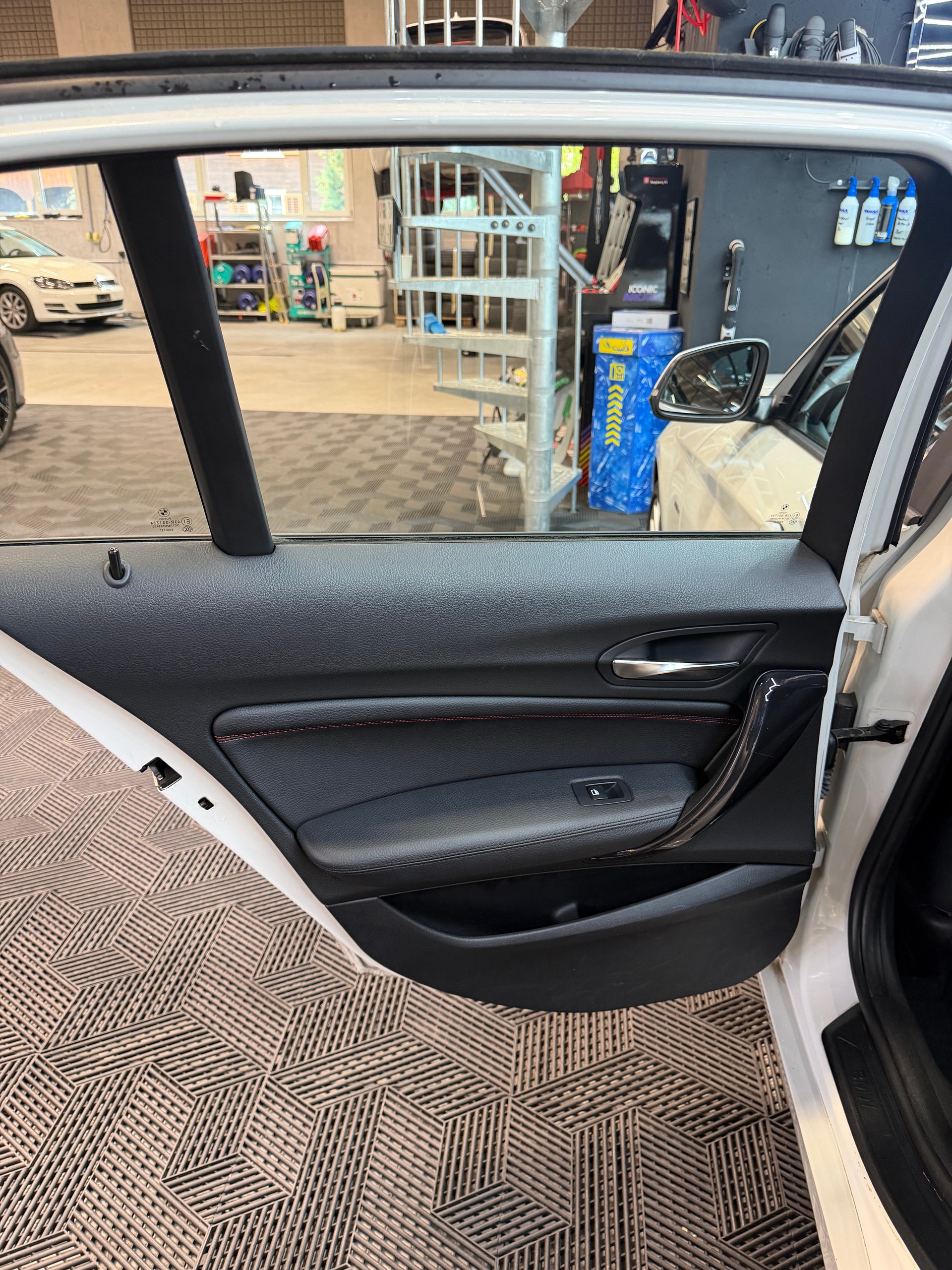 BMW 120d xDrive Sport Line-image-11