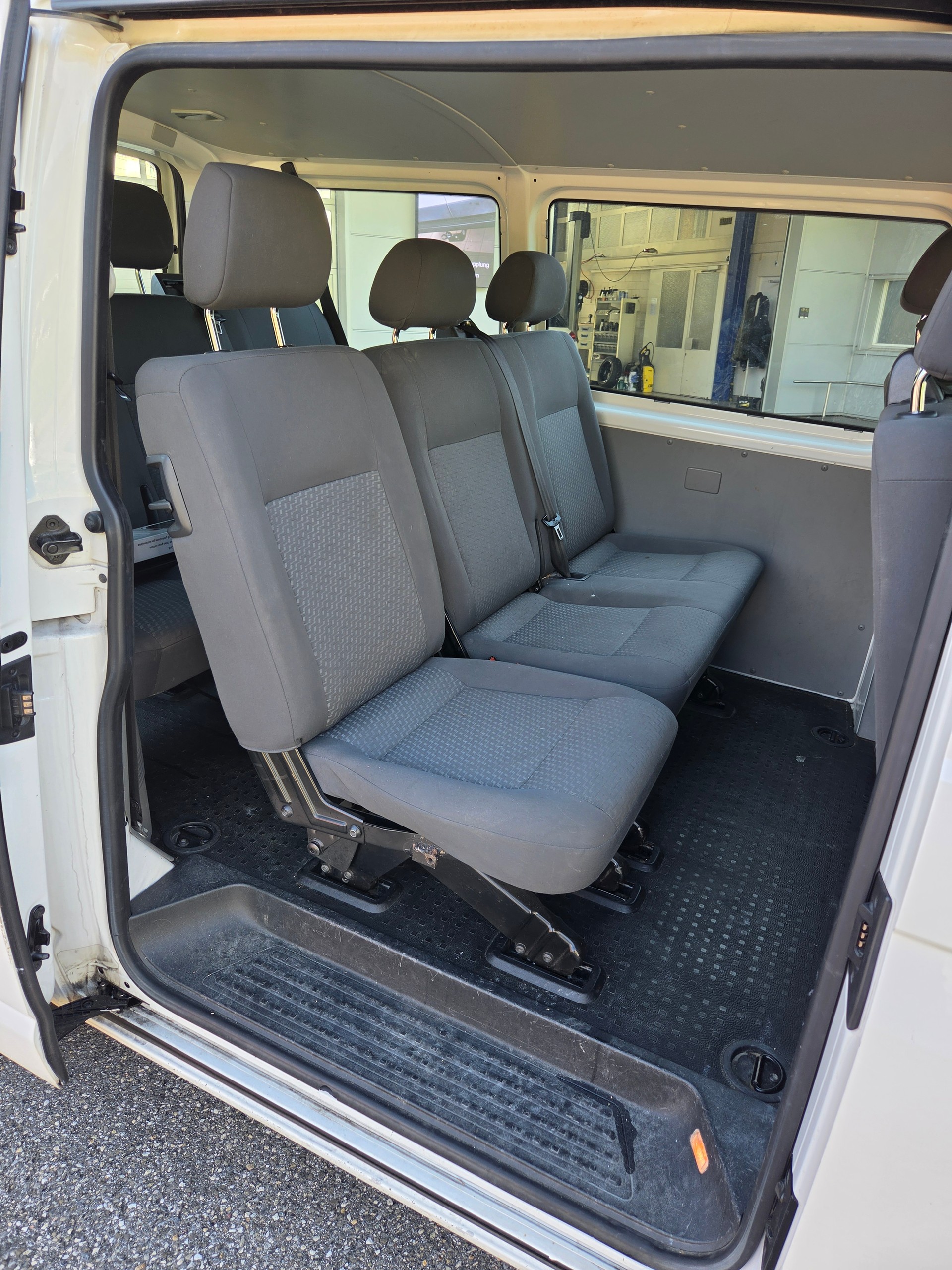 VW T5 2.0 TDI-image-5