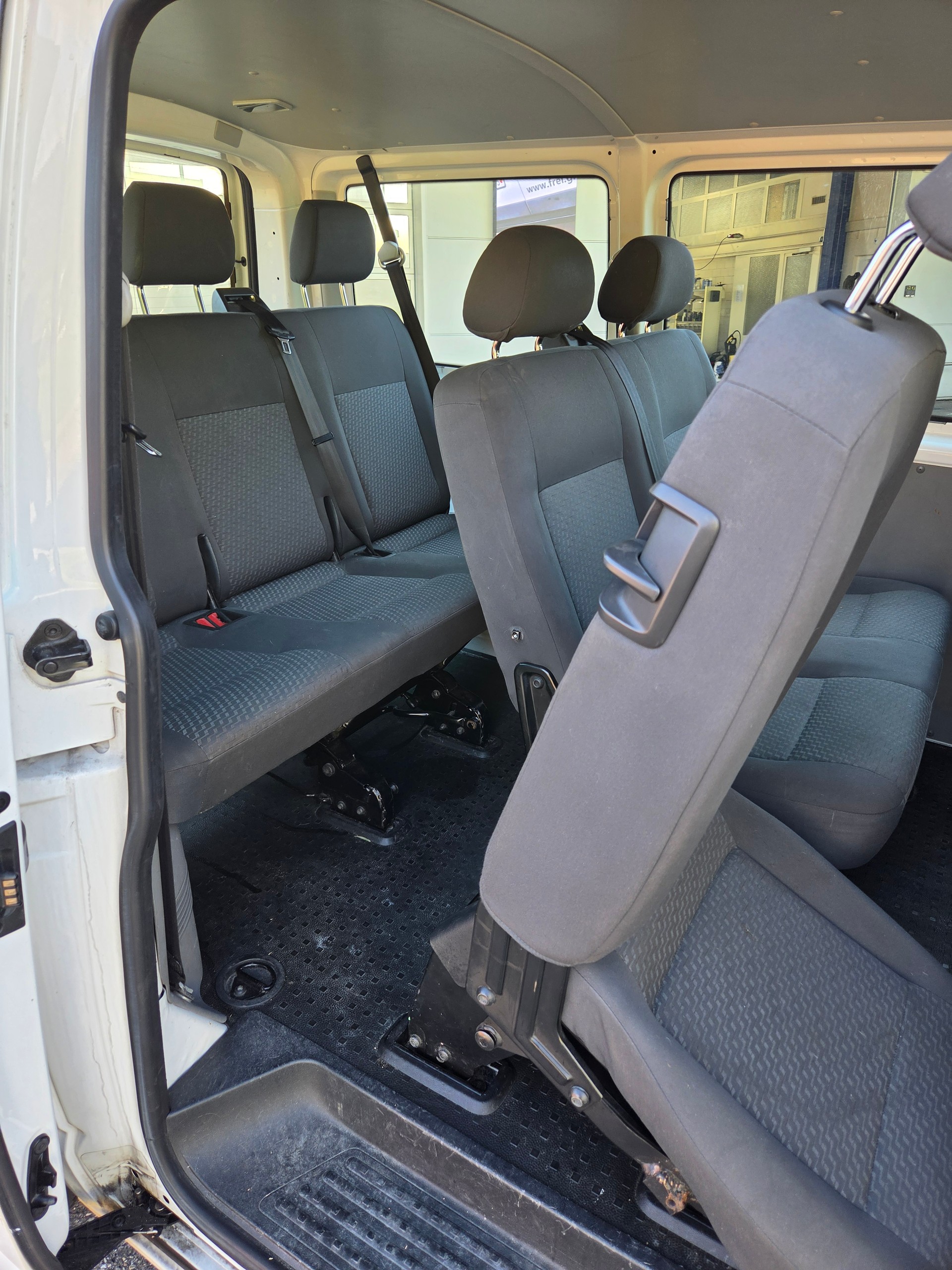 VW T5 2.0 TDI-image-6