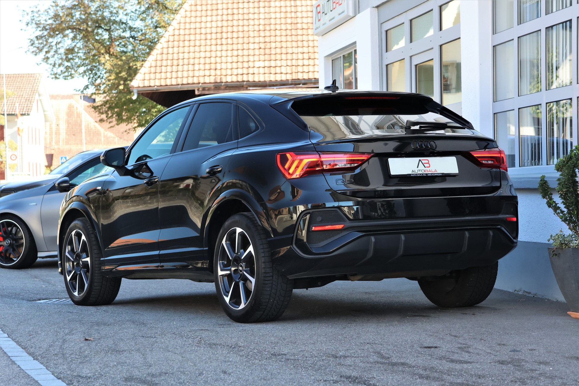 AUDI Q3 Sportback 35 TFSI S line Attraction S-tronic (CH)-image-2