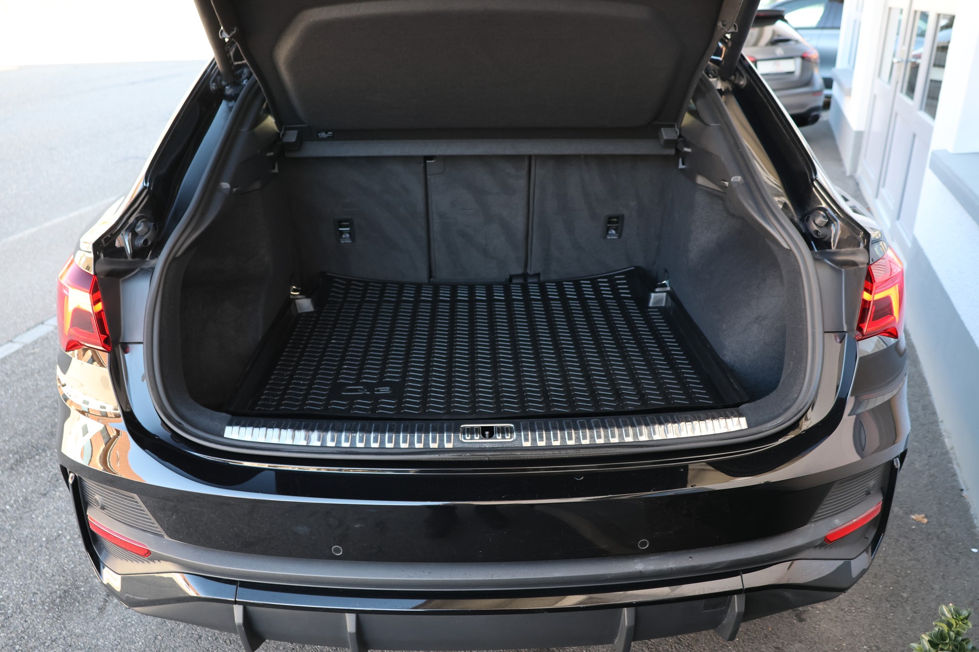 AUDI Q3 Sportback 35 TFSI S line Attraction S-tronic (CH)-image-19