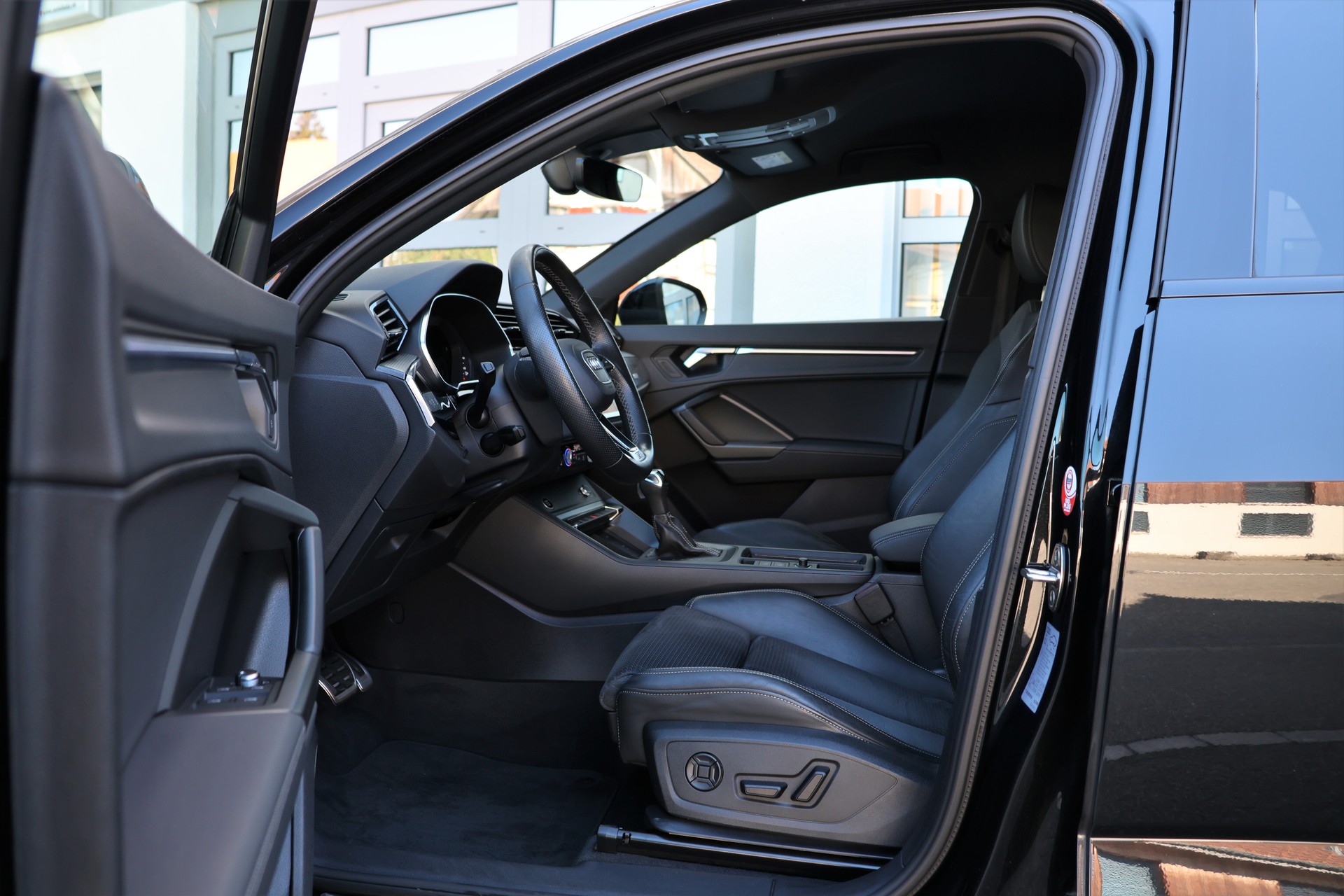 AUDI Q3 Sportback 35 TFSI S line Attraction S-tronic (CH)-image-10