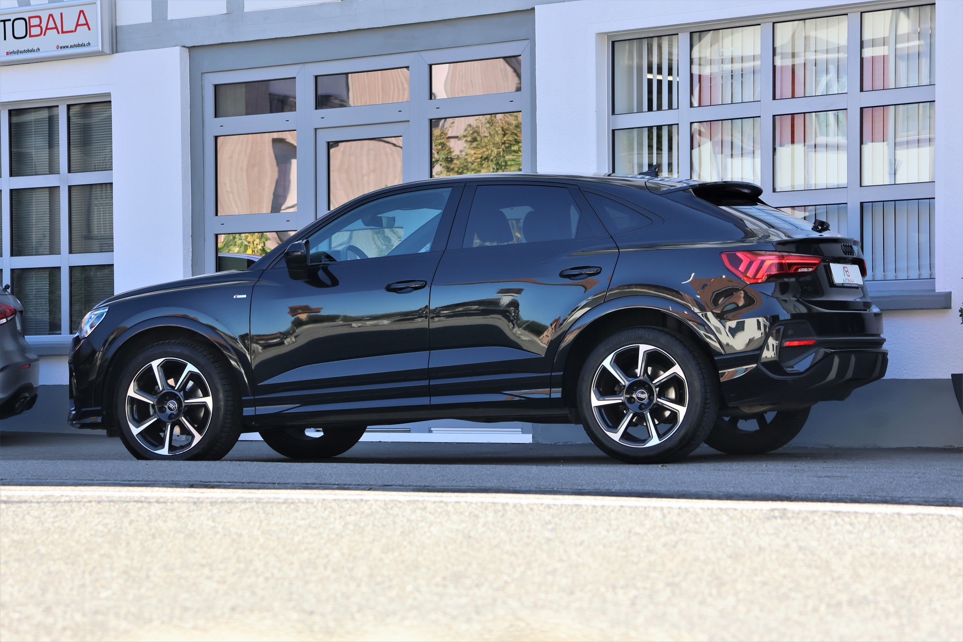 AUDI Q3 Sportback 35 TFSI S line Attraction S-tronic (CH)-image-3