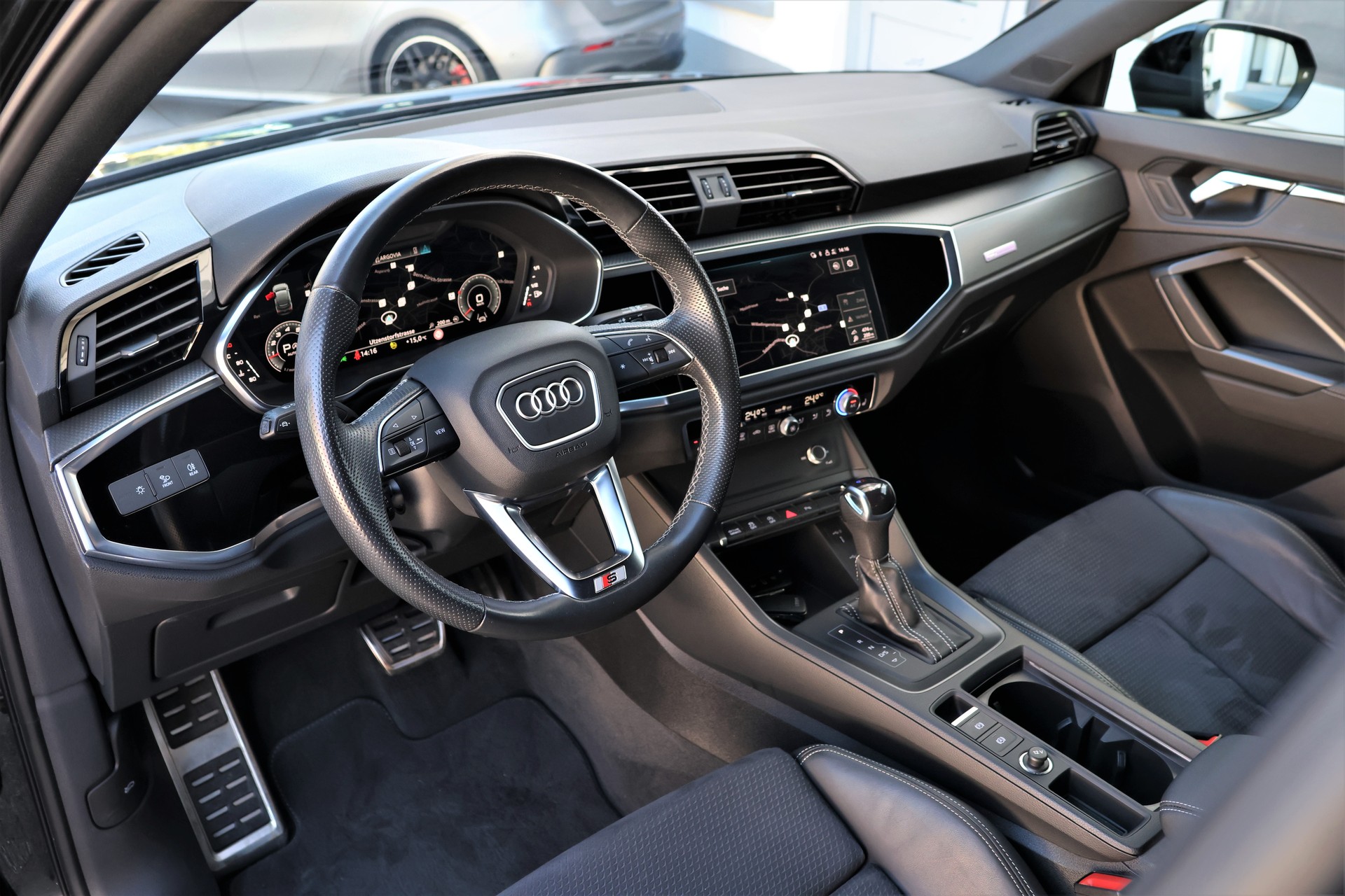 AUDI Q3 Sportback 35 TFSI S line Attraction S-tronic (CH)-image-11