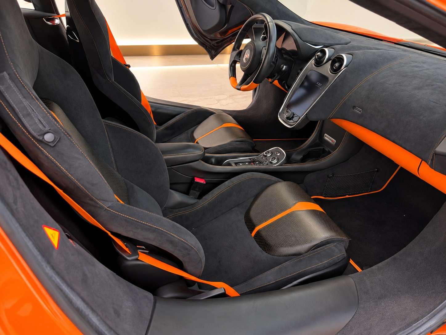 McLAREN 570S Coupé 3.8 V8 SSG-image-6