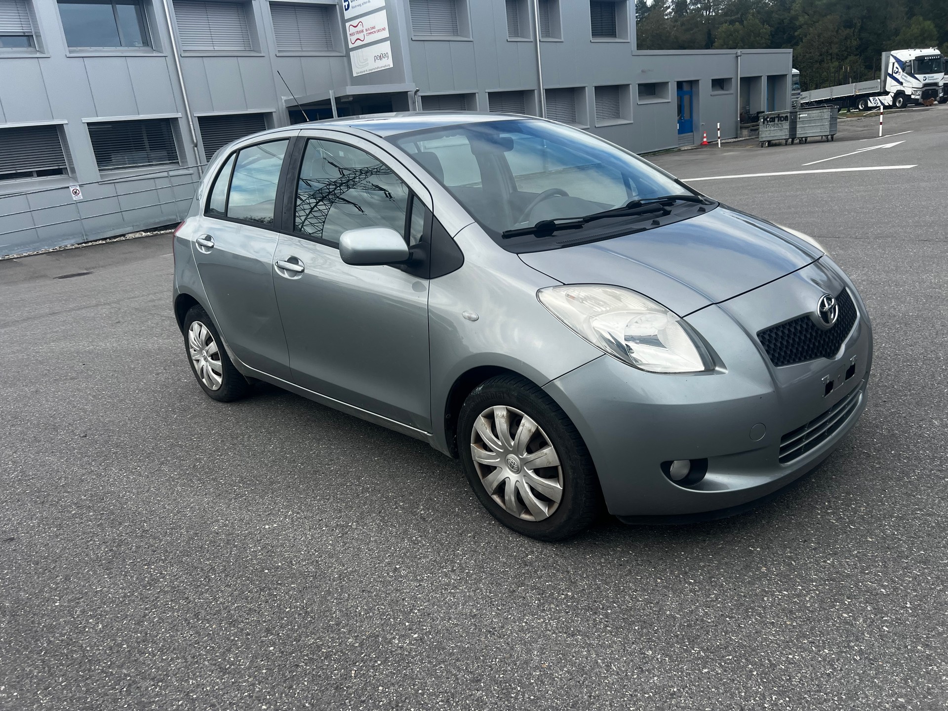 TOYOTA Yaris 1.3 City-image-1