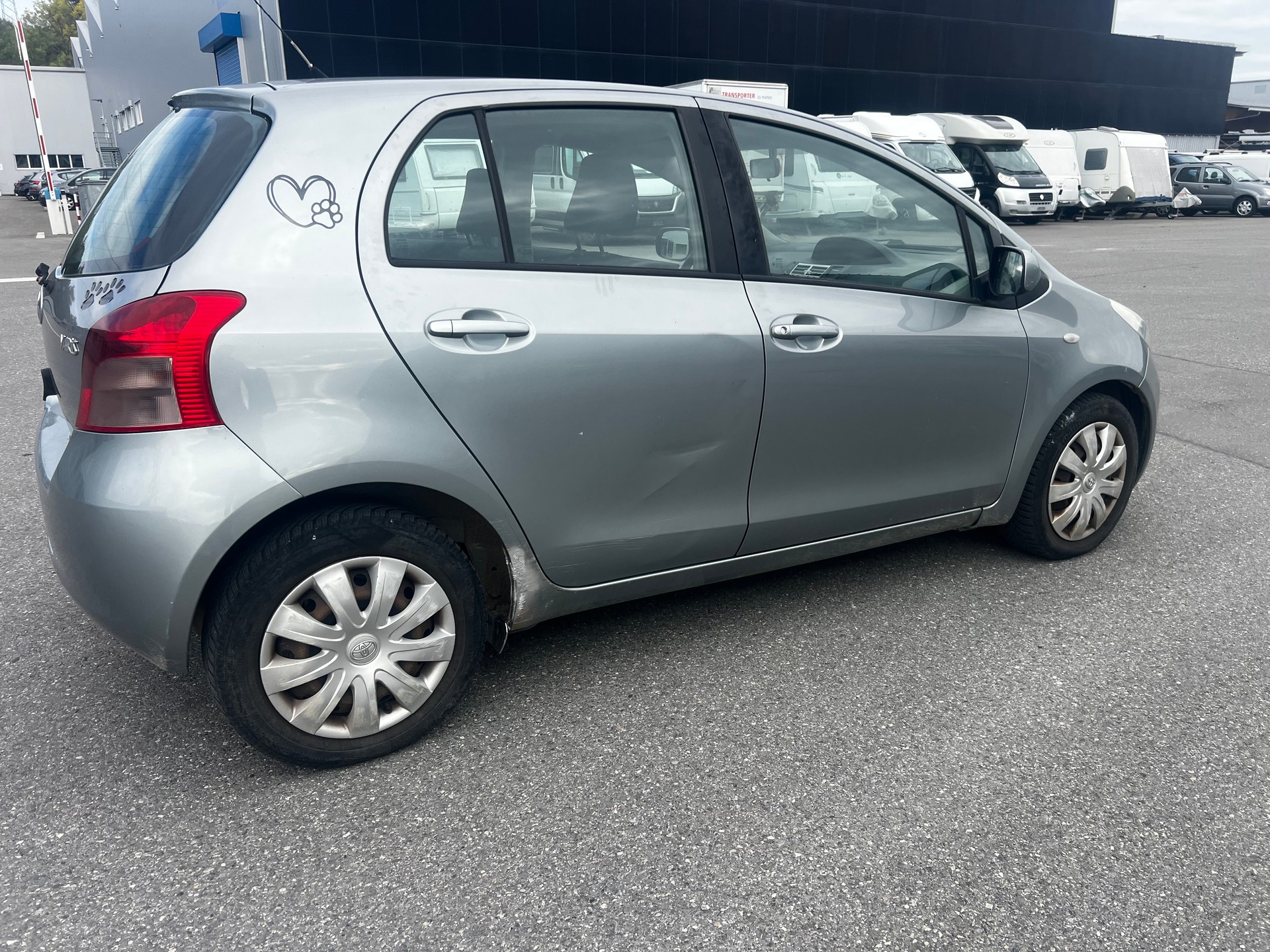 TOYOTA Yaris 1.3 City-image-3