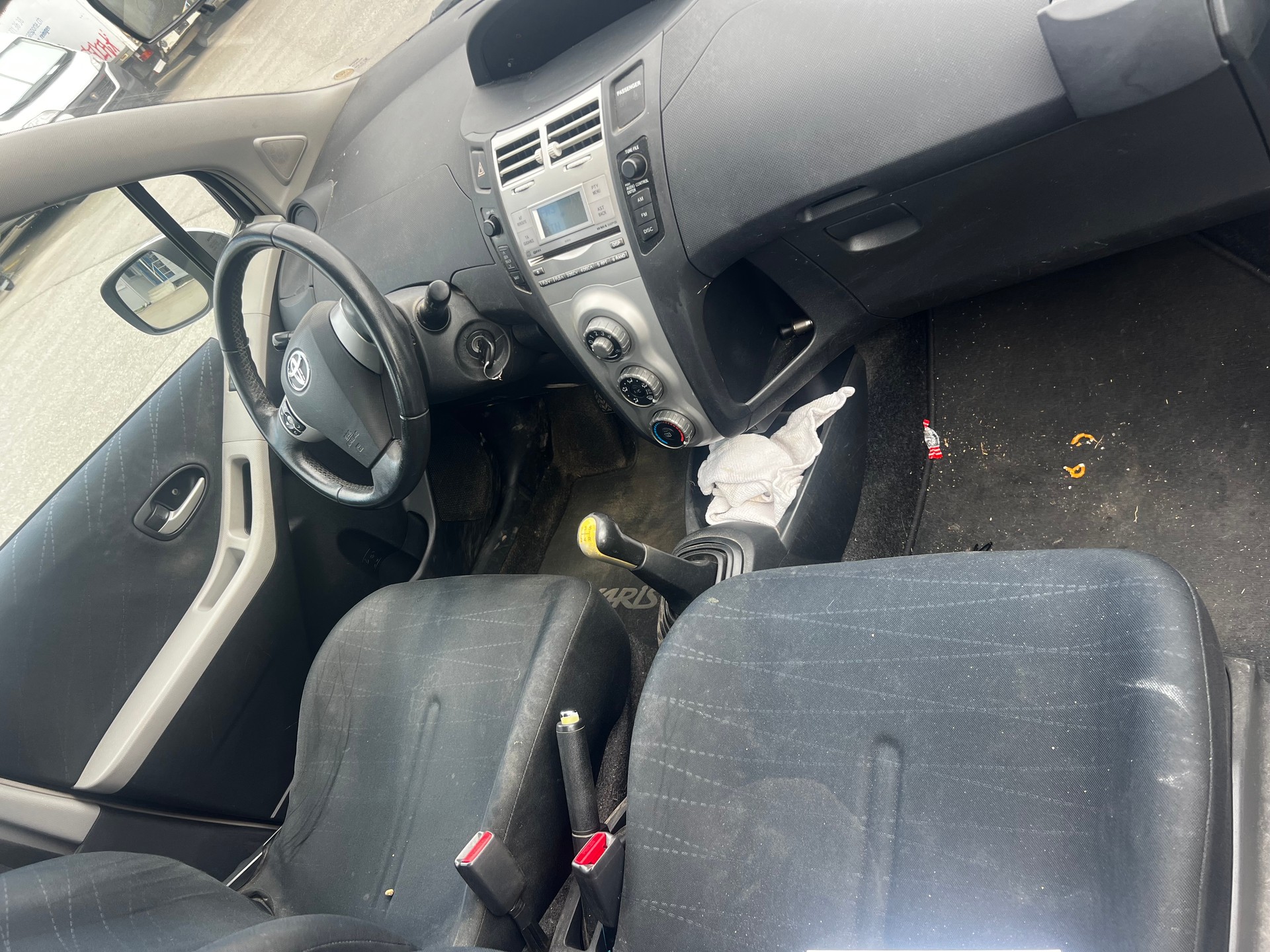 TOYOTA Yaris 1.3 City-image-7