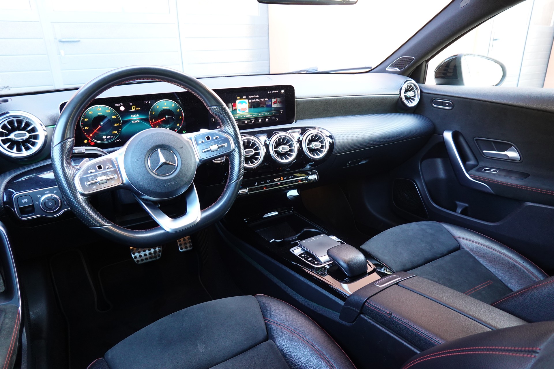 MERCEDES-BENZ A 250 AMG Line "* Pack AMG Line * Capteurs avant/arrière * Tempomat * Clim Auto * Sièges AMG * Jantes 18 *"-image-12