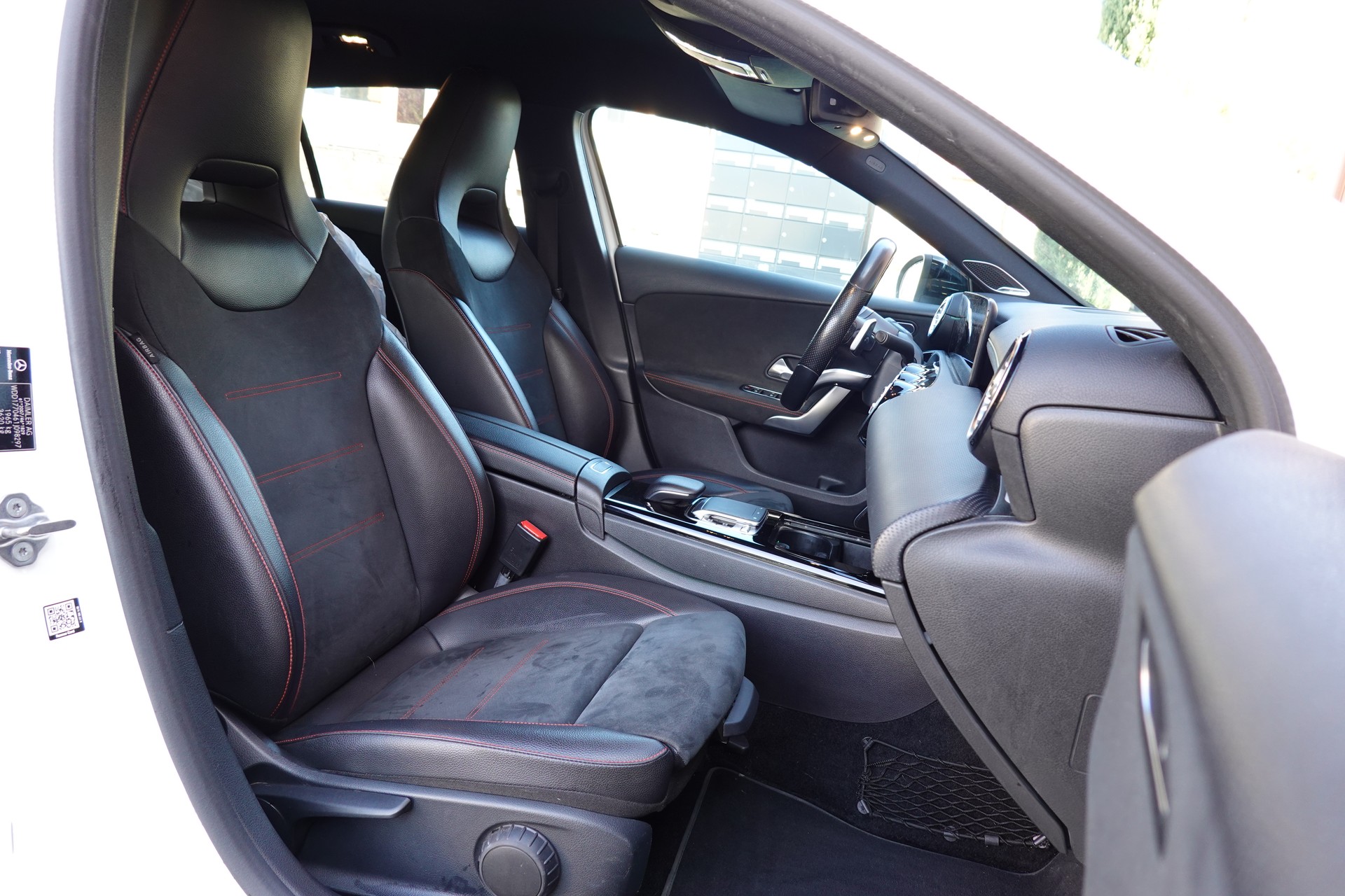 MERCEDES-BENZ A 250 AMG Line "* Pack AMG Line * Capteurs avant/arrière * Tempomat * Clim Auto * Sièges AMG * Jantes 18 *"-image-21