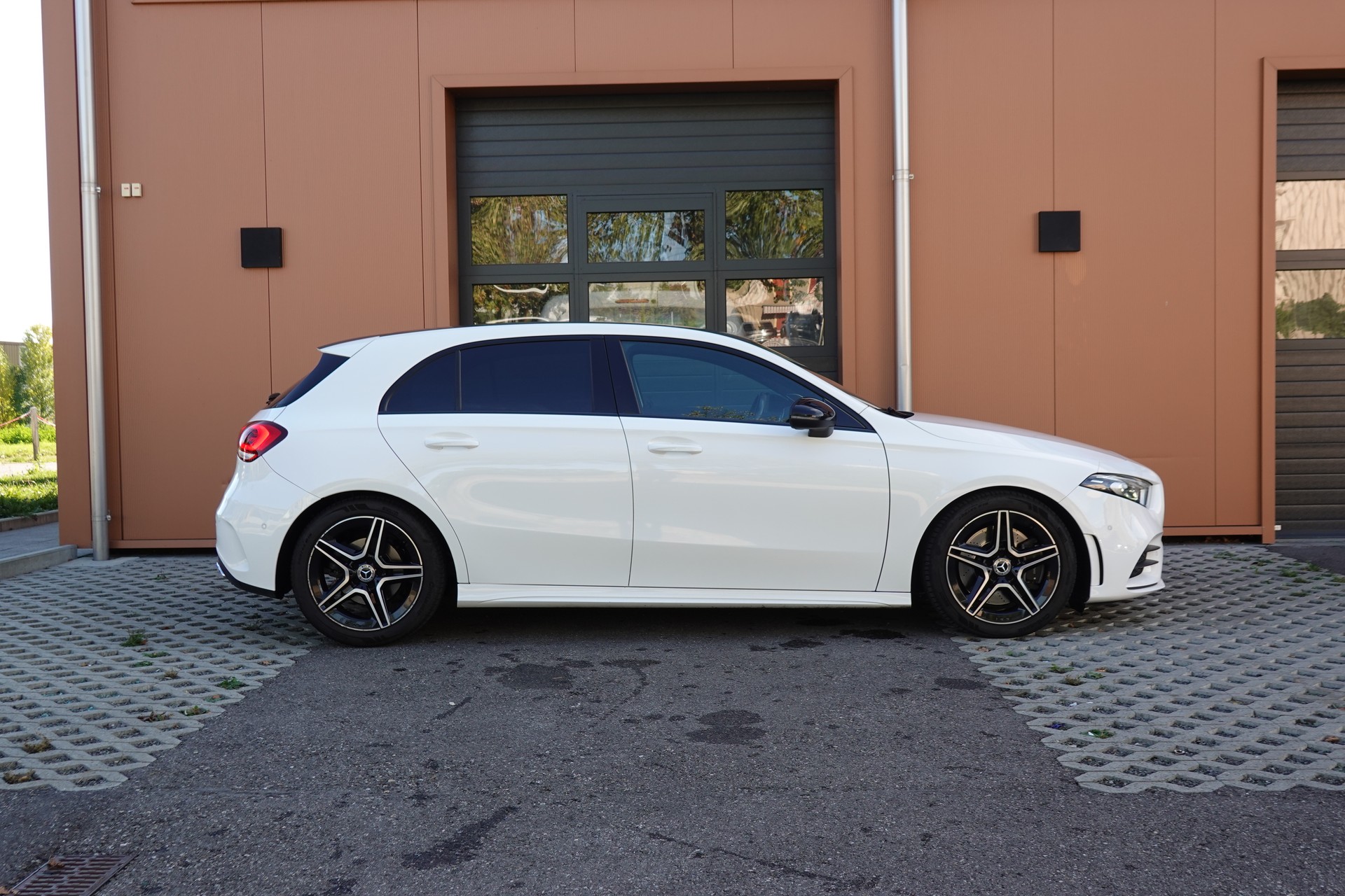 MERCEDES-BENZ A 250 AMG Line "* Pack AMG Line * Capteurs avant/arrière * Tempomat * Clim Auto * Sièges AMG * Jantes 18 *"-image-3