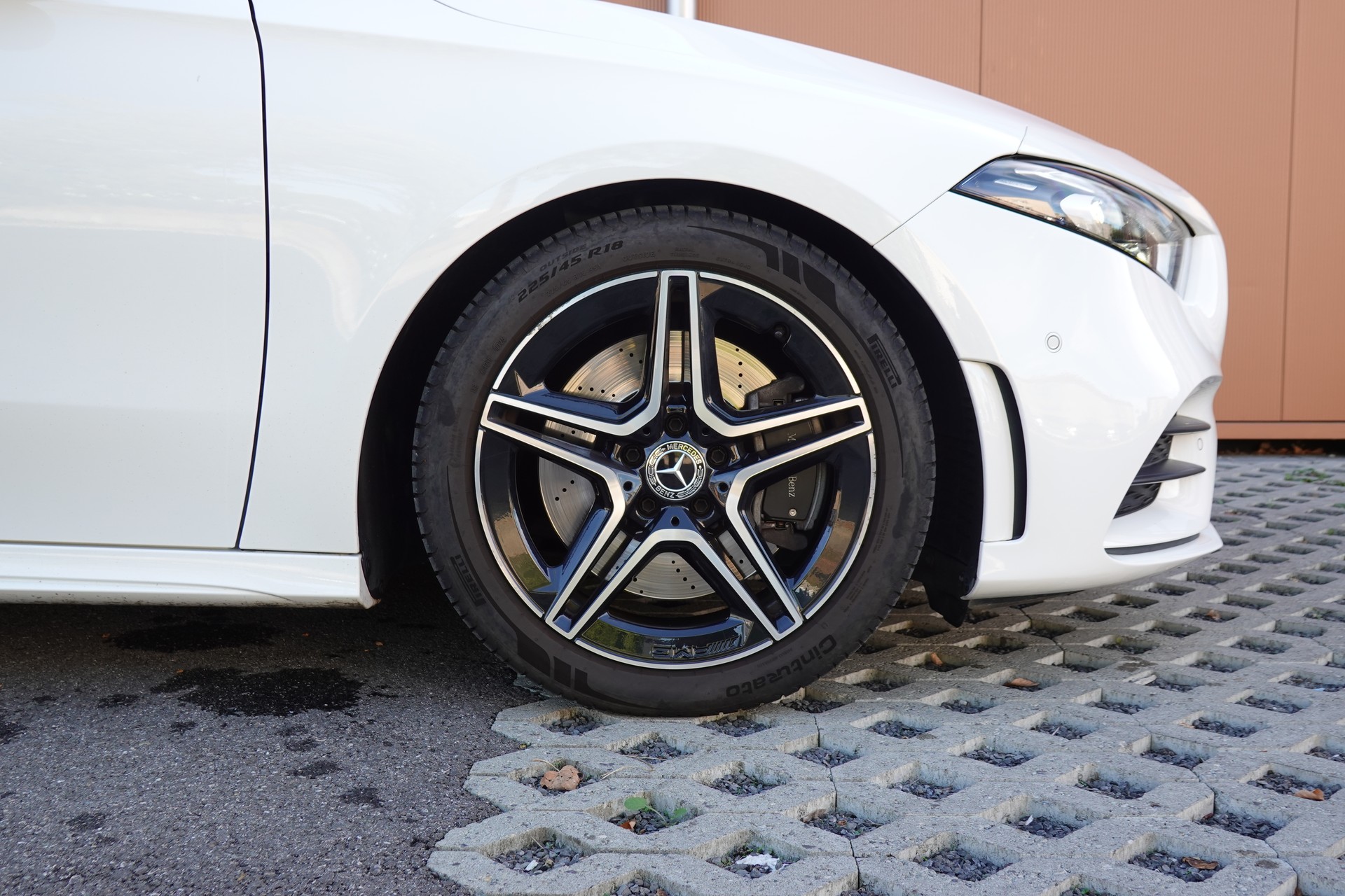 MERCEDES-BENZ A 250 AMG Line "* Pack AMG Line * Capteurs avant/arrière * Tempomat * Clim Auto * Sièges AMG * Jantes 18 *"-image-4