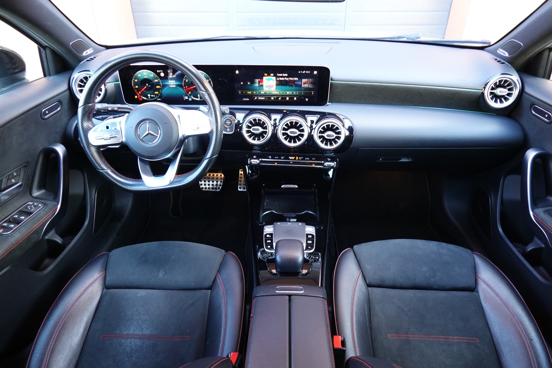 MERCEDES-BENZ A 250 AMG Line "* Pack AMG Line * Capteurs avant/arrière * Tempomat * Clim Auto * Sièges AMG * Jantes 18 *"-image-10
