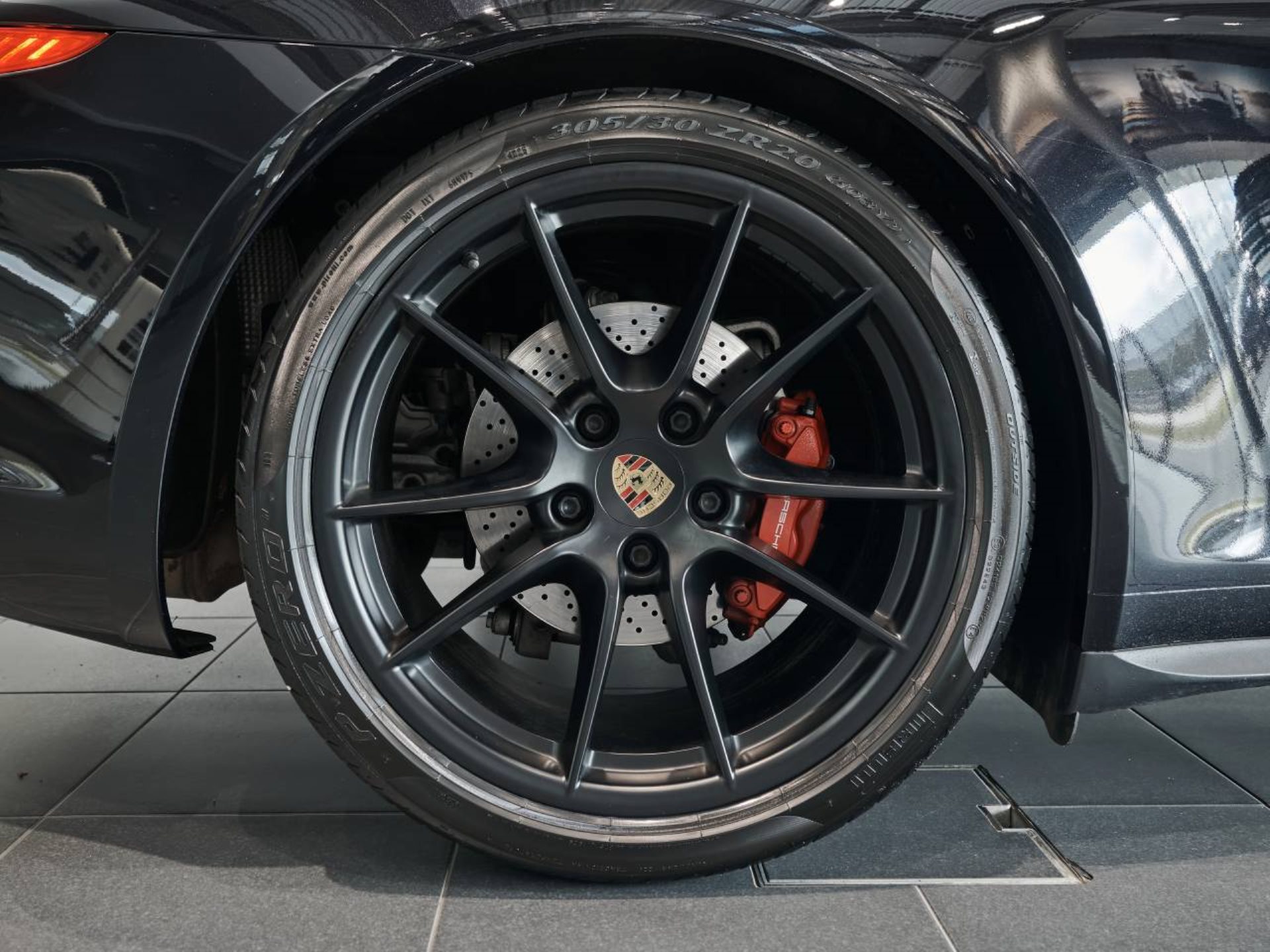 PORSCHE 911 Carrera 4 GTS-image-27