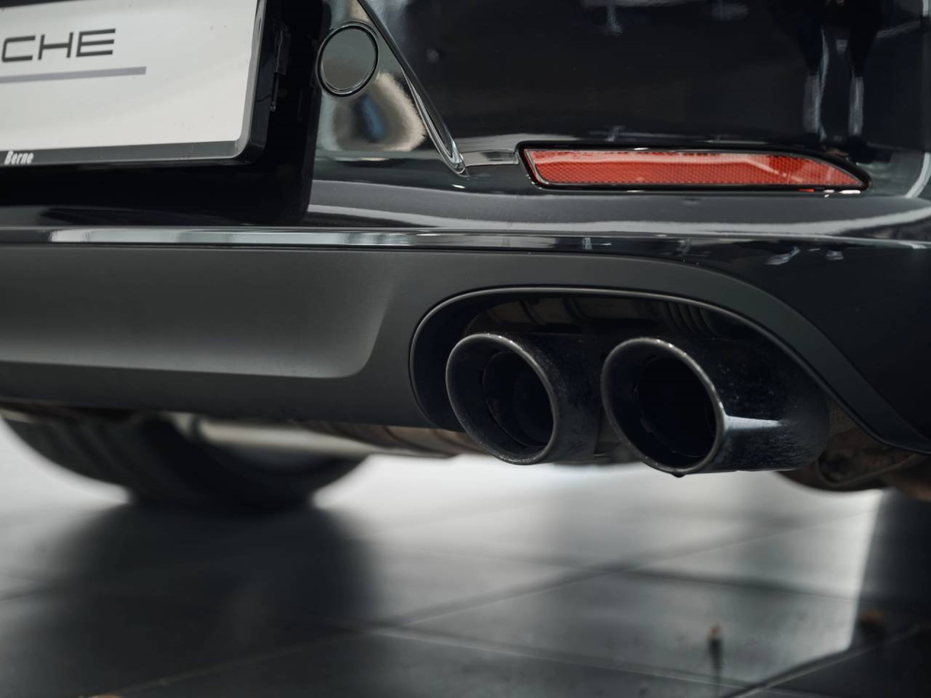 PORSCHE 911 Carrera 4 GTS-image-26