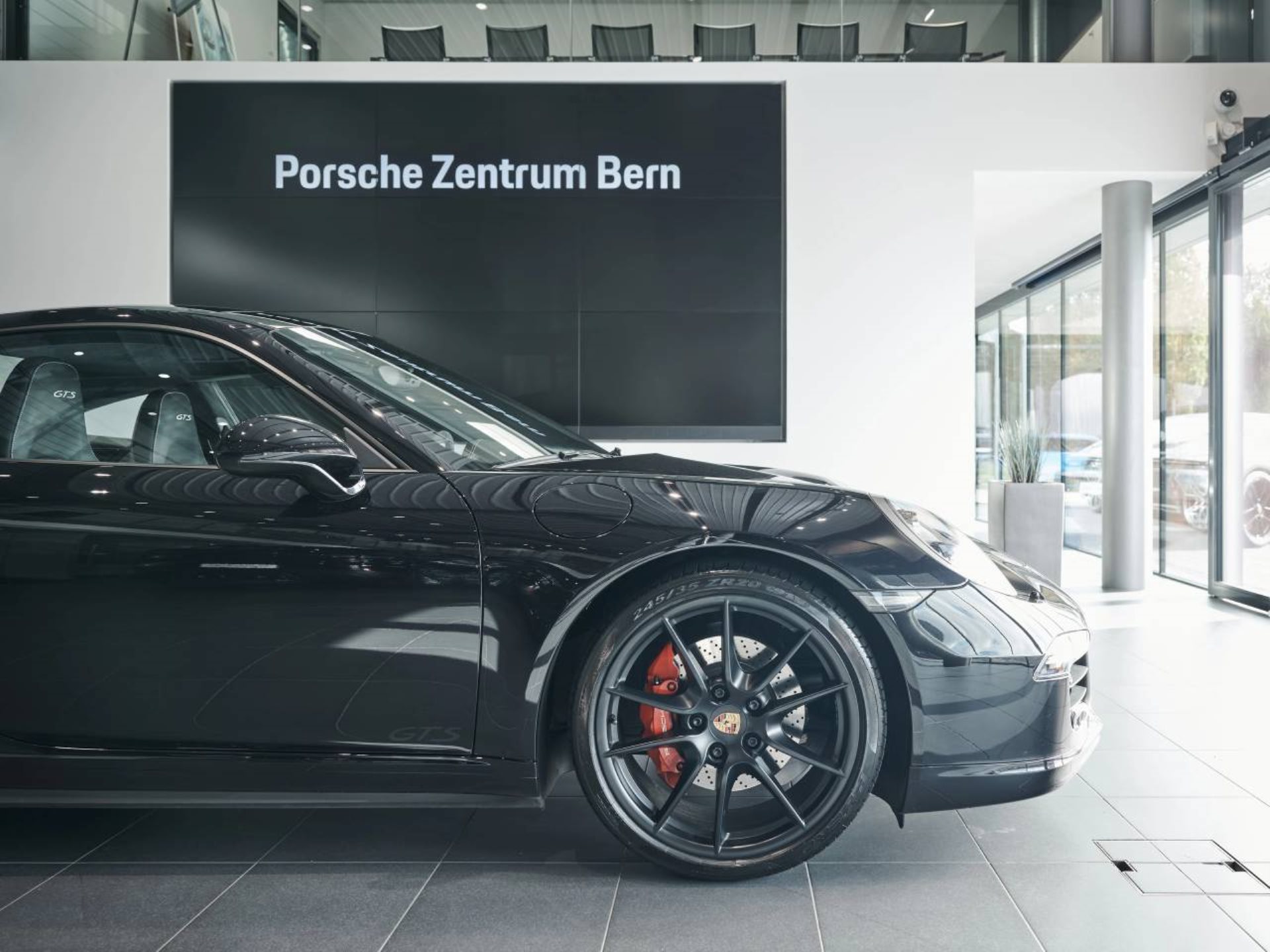 PORSCHE 911 Carrera 4 GTS-image-11
