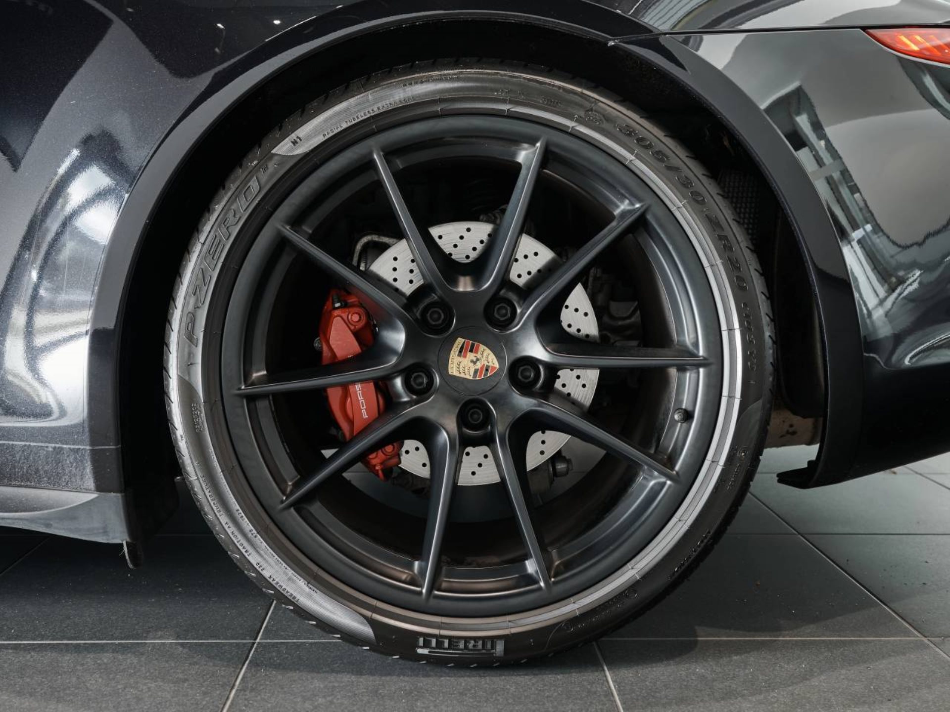 PORSCHE 911 Carrera 4 GTS-image-29