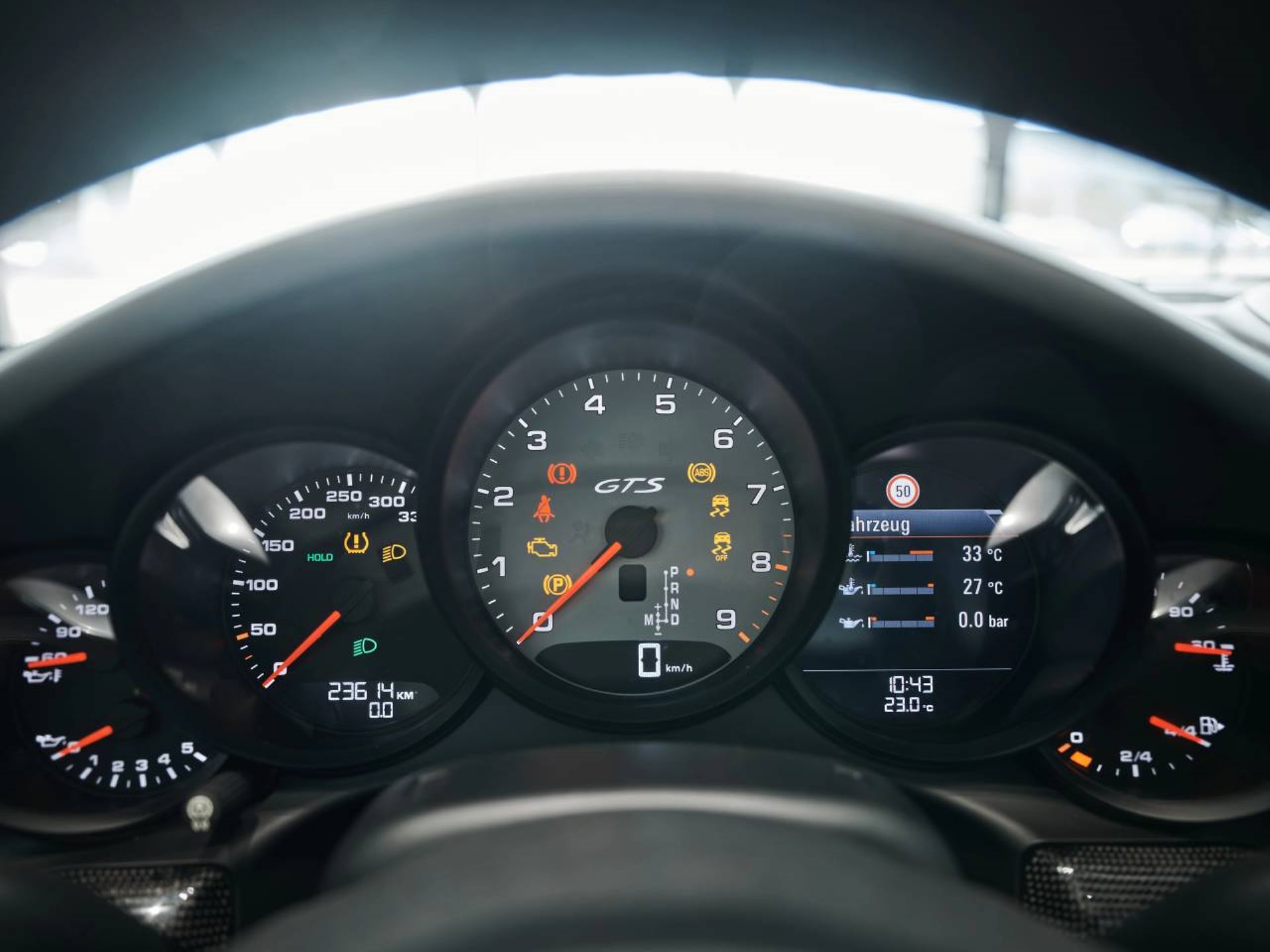 PORSCHE 911 Carrera 4 GTS-image-13