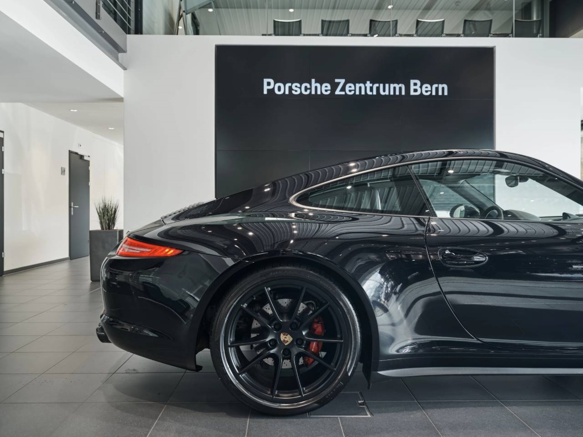 PORSCHE 911 Carrera 4 GTS-image-10