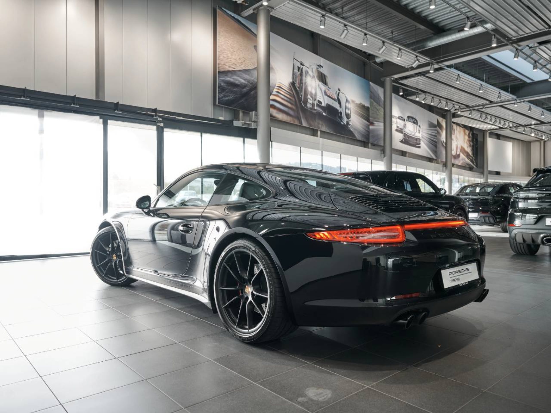 PORSCHE 911 Carrera 4 GTS-image-6