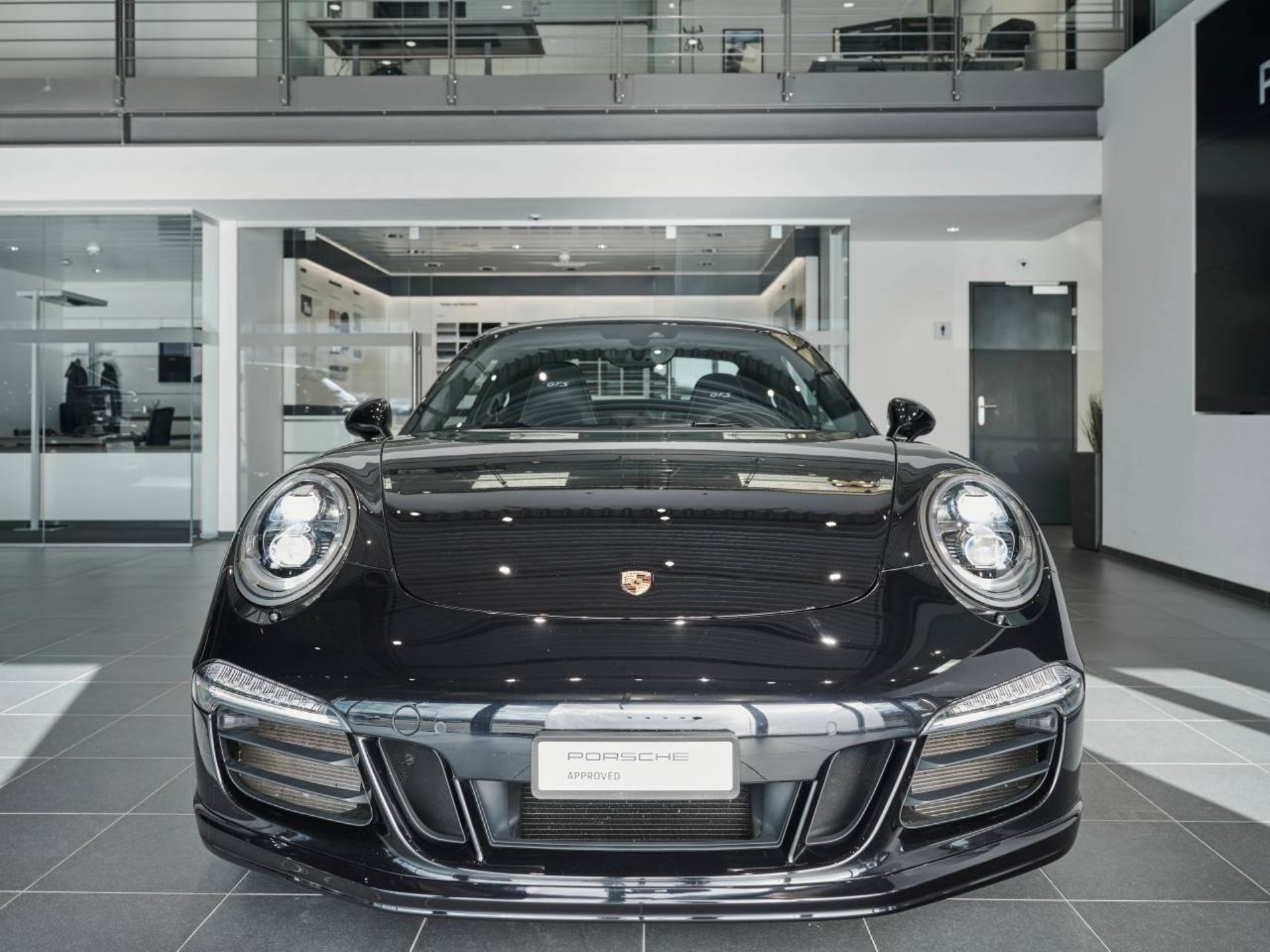 PORSCHE 911 Carrera 4 GTS-image-8
