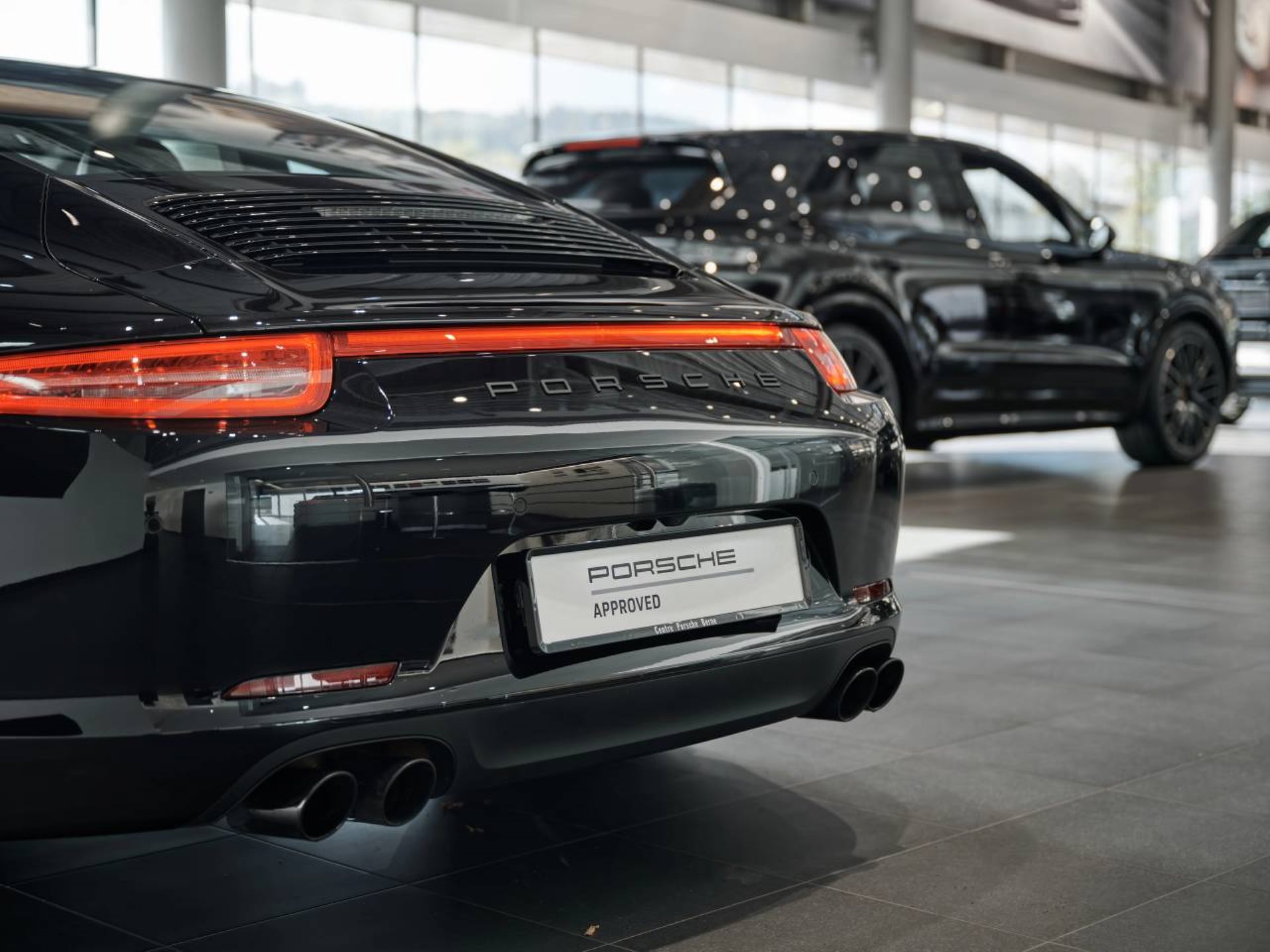 PORSCHE 911 Carrera 4 GTS-image-24