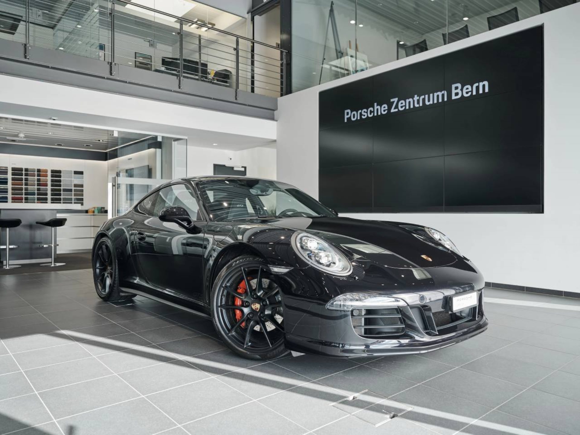 PORSCHE 911 Carrera 4 GTS-image-0