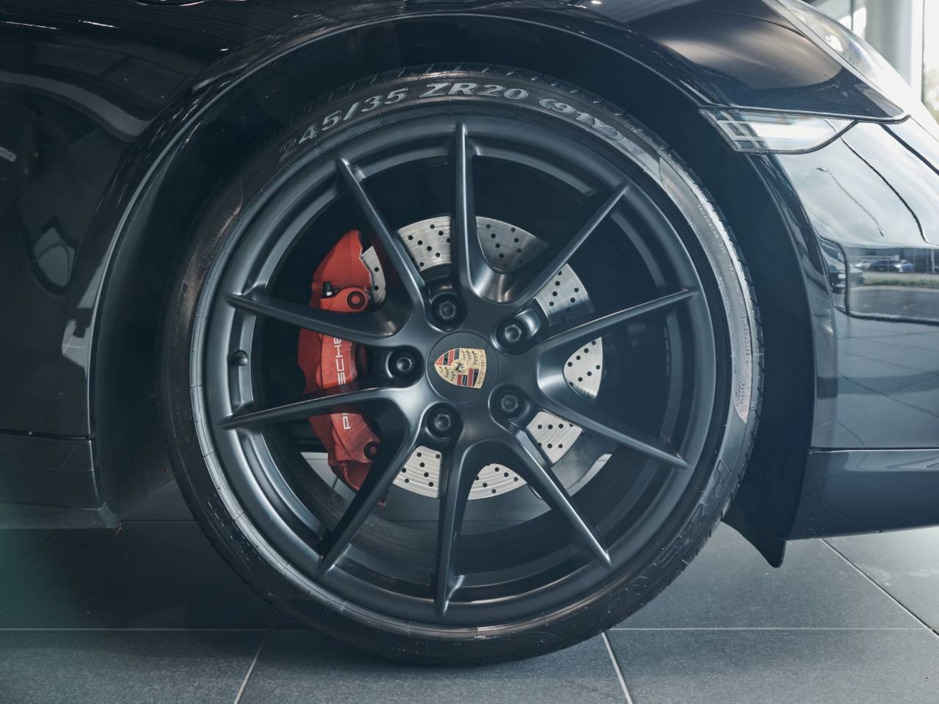 PORSCHE 911 Carrera 4 GTS-image-28
