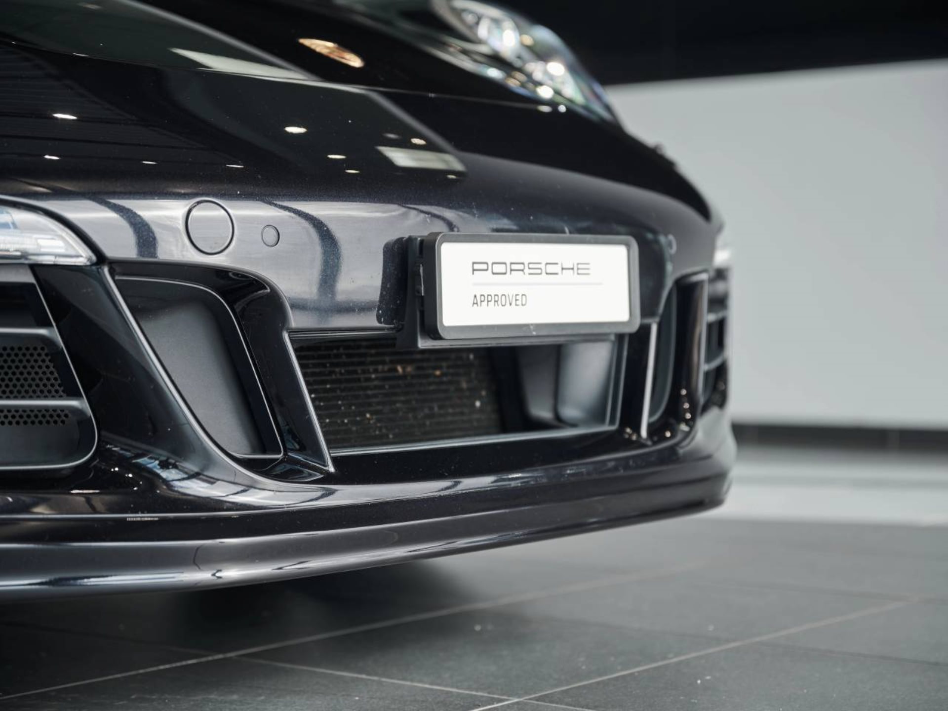 PORSCHE 911 Carrera 4 GTS-image-22