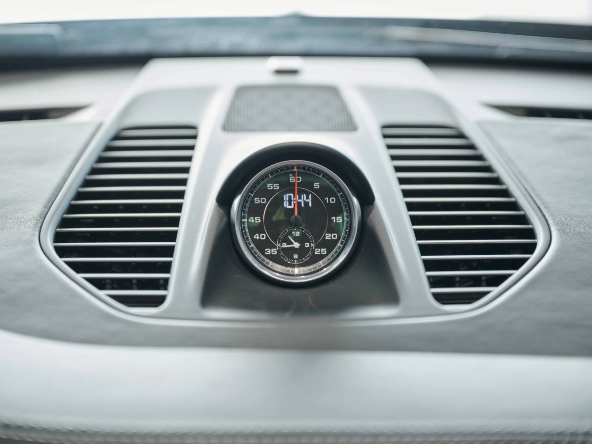PORSCHE 911 Carrera 4 GTS-image-31