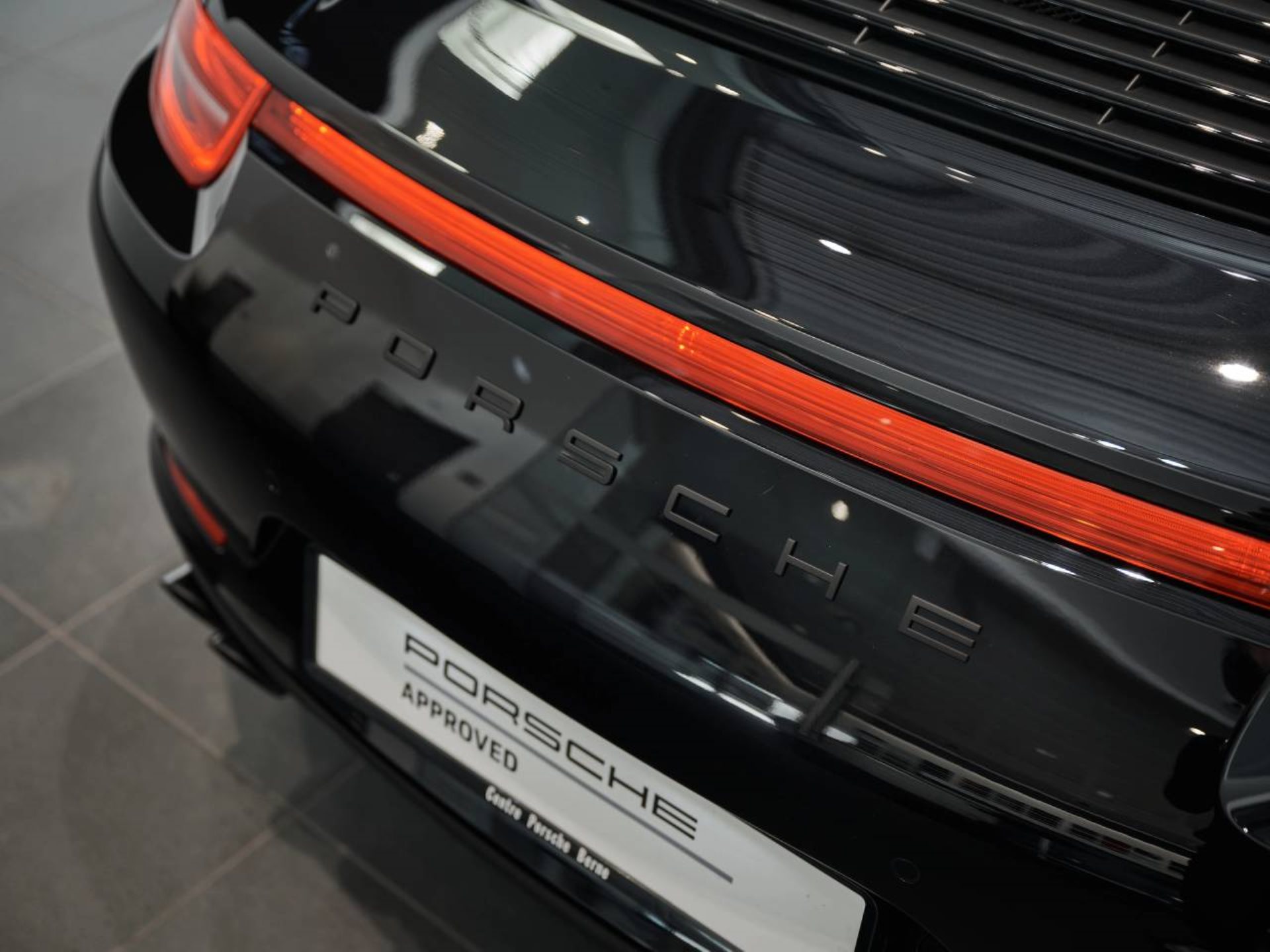 PORSCHE 911 Carrera 4 GTS-image-25