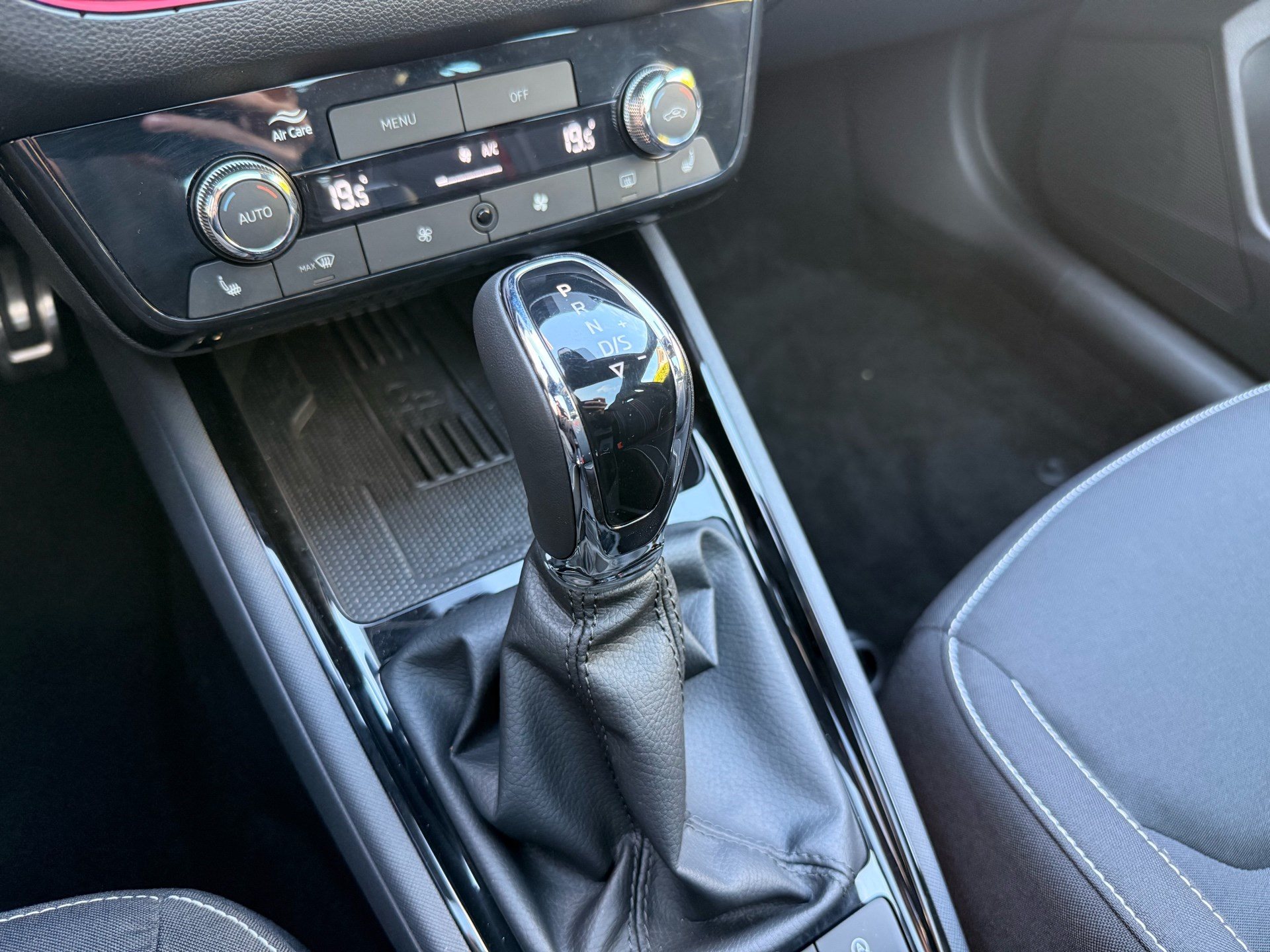 SKODA Kamiq Monte Carlo ***ANHÄNGERKUPPLUNG & 5 JAHRE SKODA WERKSGARANTIE ***-image-22