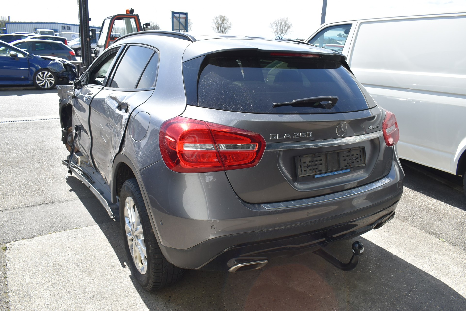 MERCEDES-BENZ GLA 250 4Matic 7G-DCT-image-2