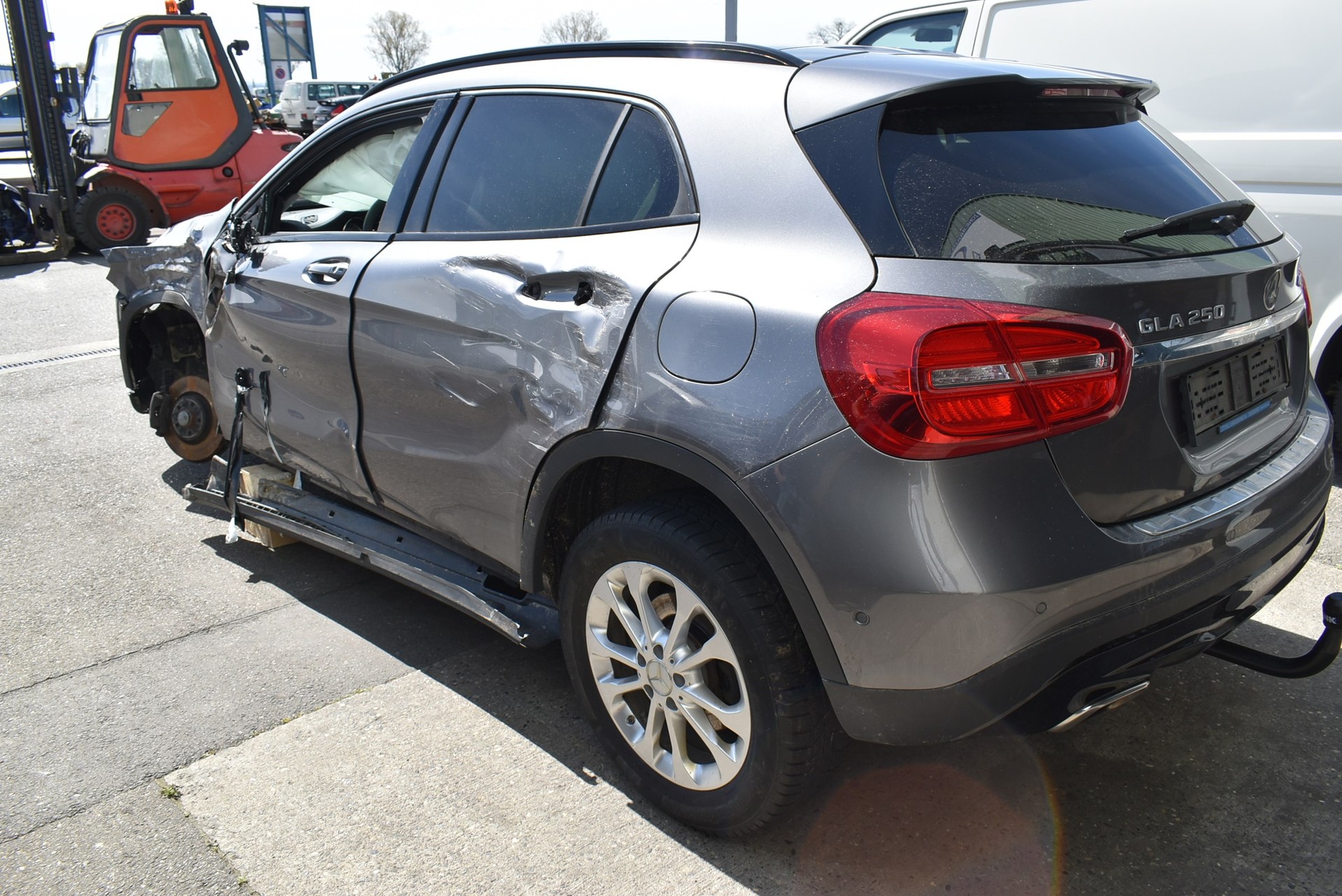 MERCEDES-BENZ GLA 250 4Matic 7G-DCT-image-10
