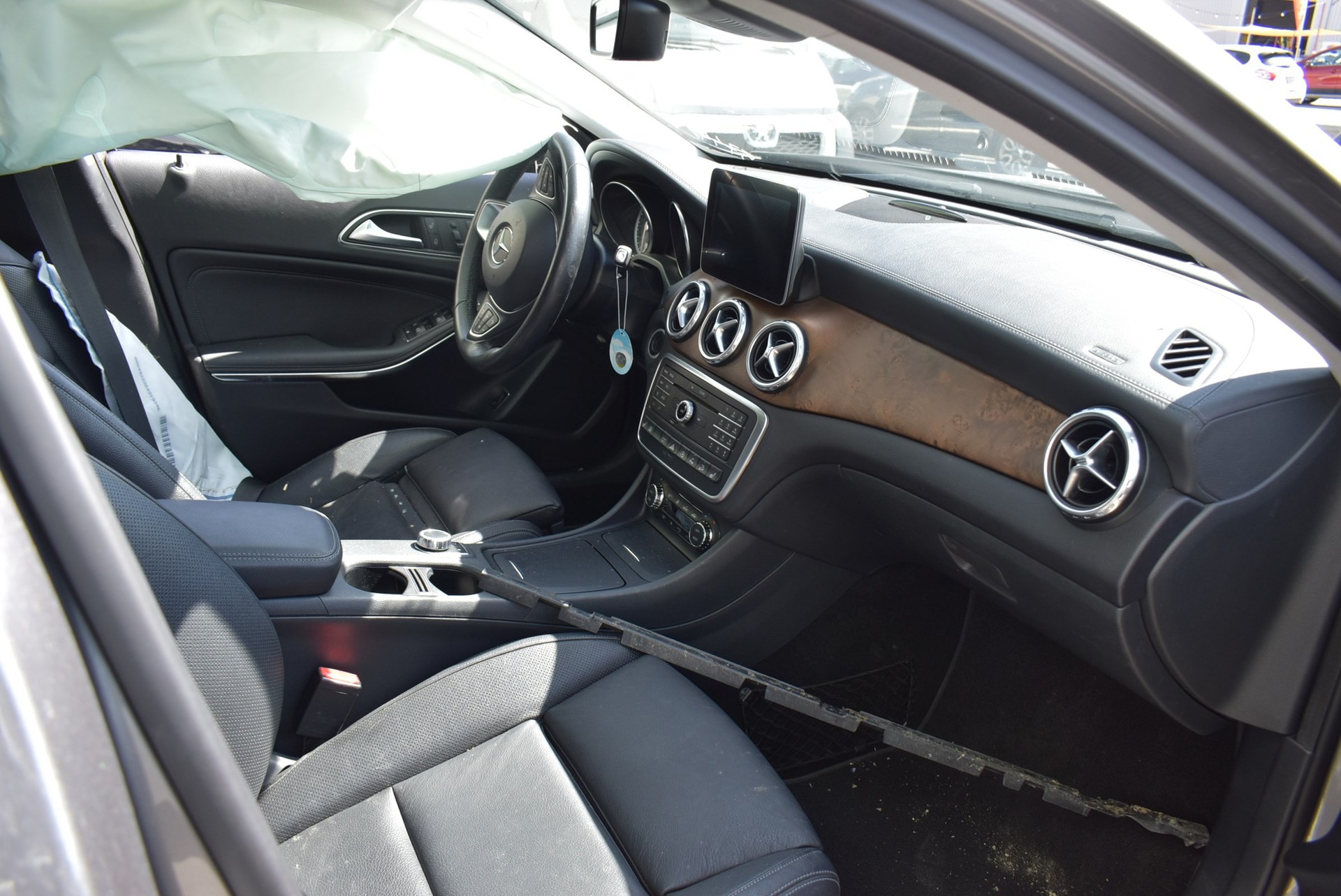 MERCEDES-BENZ GLA 250 4Matic 7G-DCT-image-5