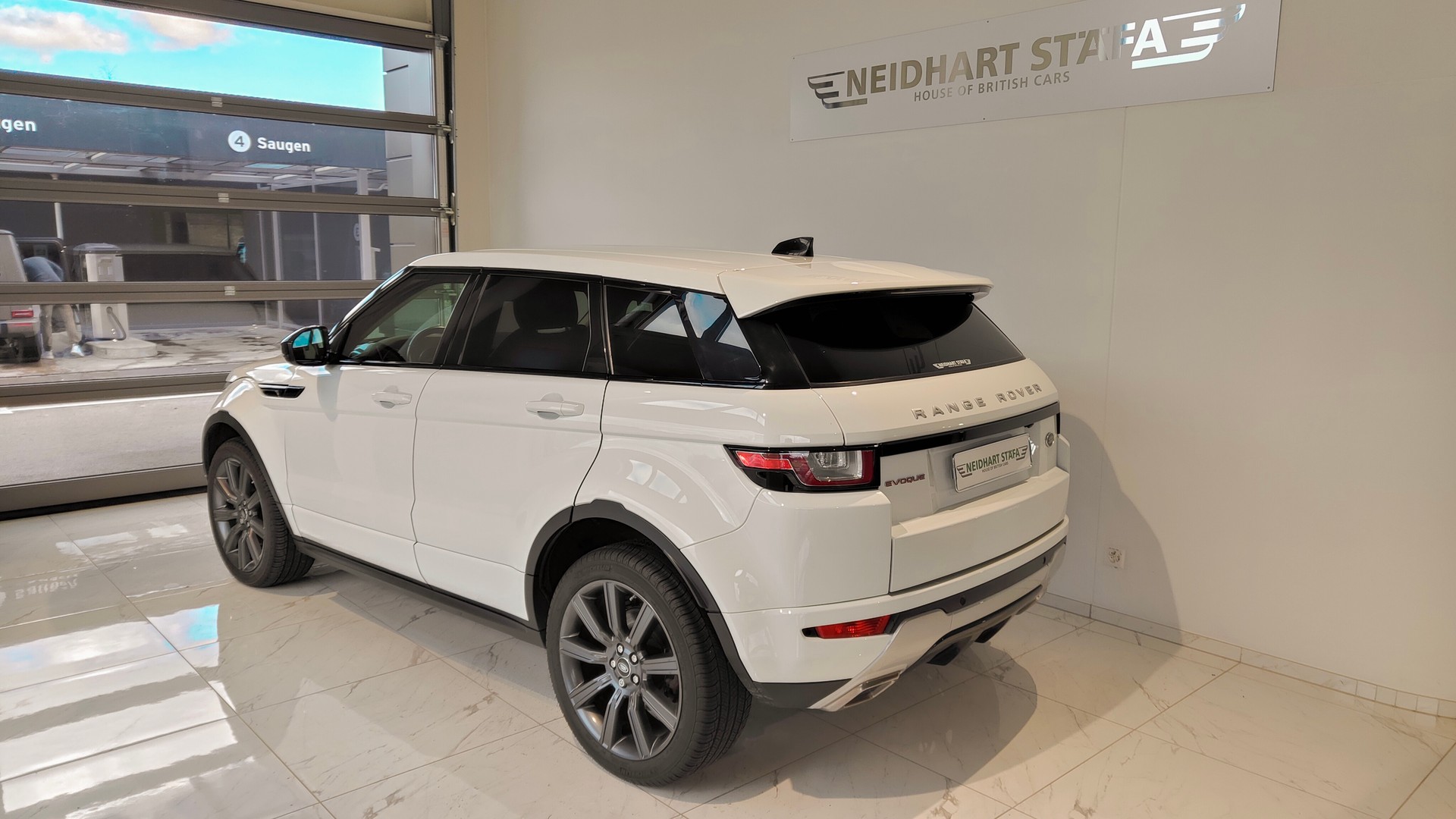 LAND ROVER Range Rover Evoque 2.0 Si4 SE Dynamic AT9-image-2