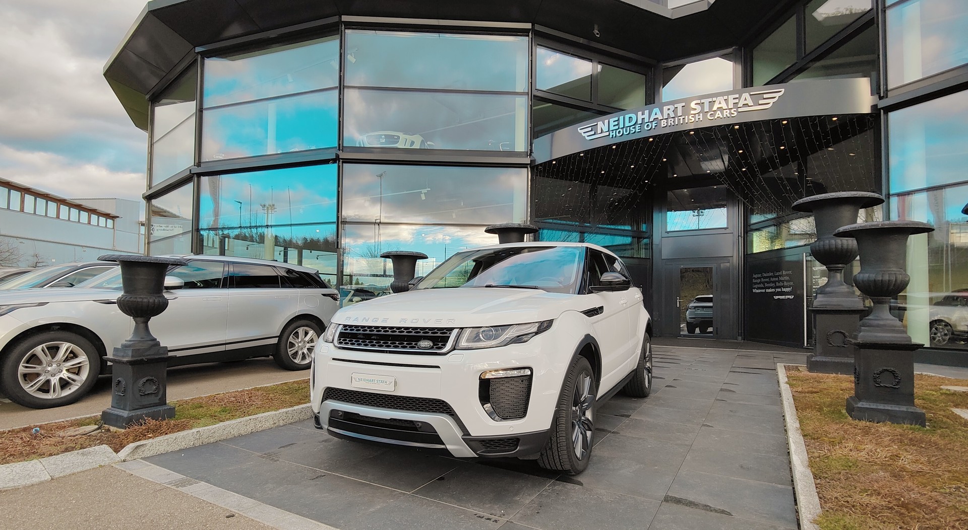 LAND ROVER Range Rover Evoque 2.0 Si4 SE Dynamic AT9-image-0