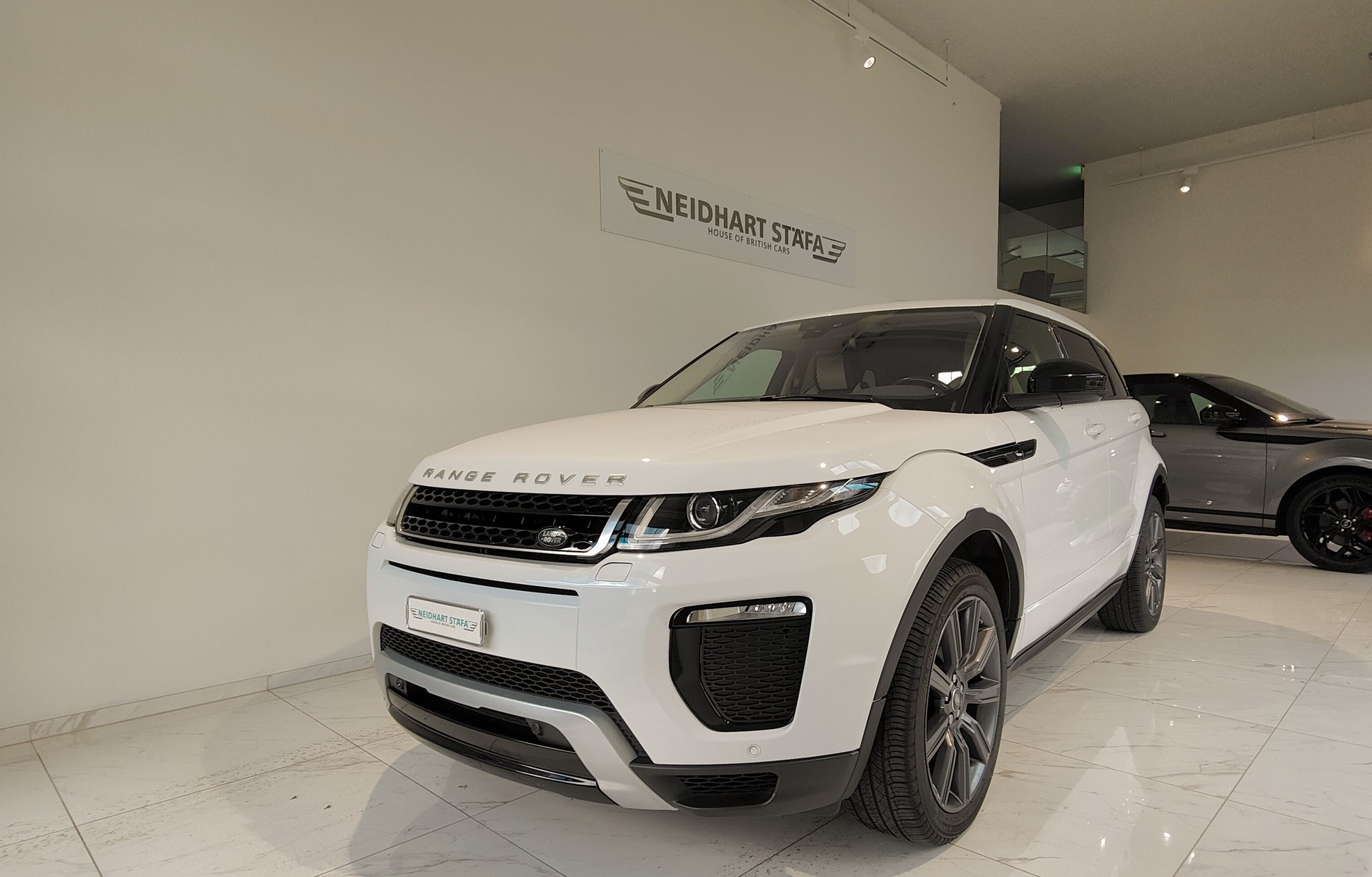 LAND ROVER Range Rover Evoque 2.0 Si4 SE Dynamic AT9-image-1