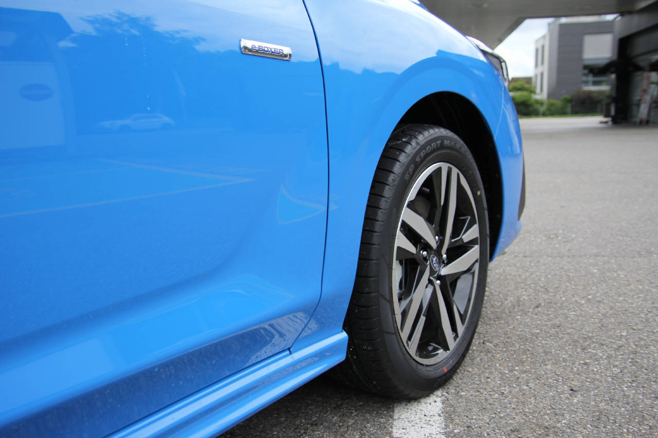 SUBARU Impreza 2.0i e-Boxer Luxury-image-14