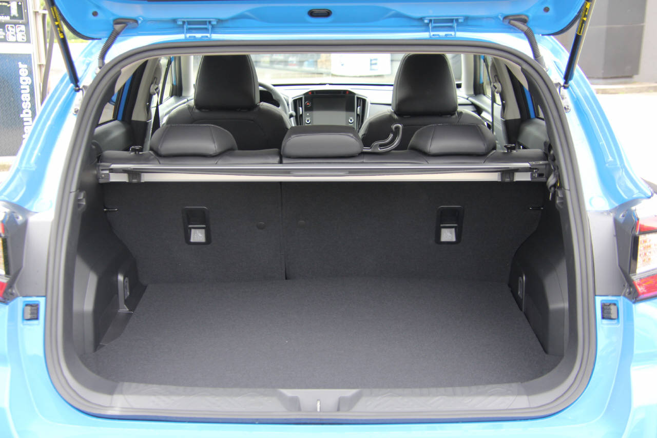 SUBARU Impreza 2.0i e-Boxer Luxury-image-4