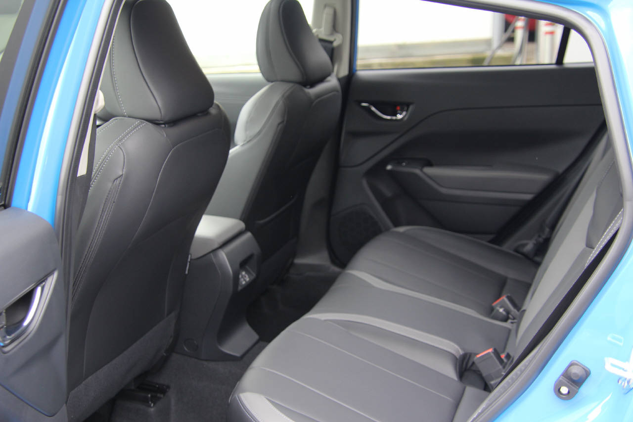 SUBARU Impreza 2.0i e-Boxer Luxury-image-12