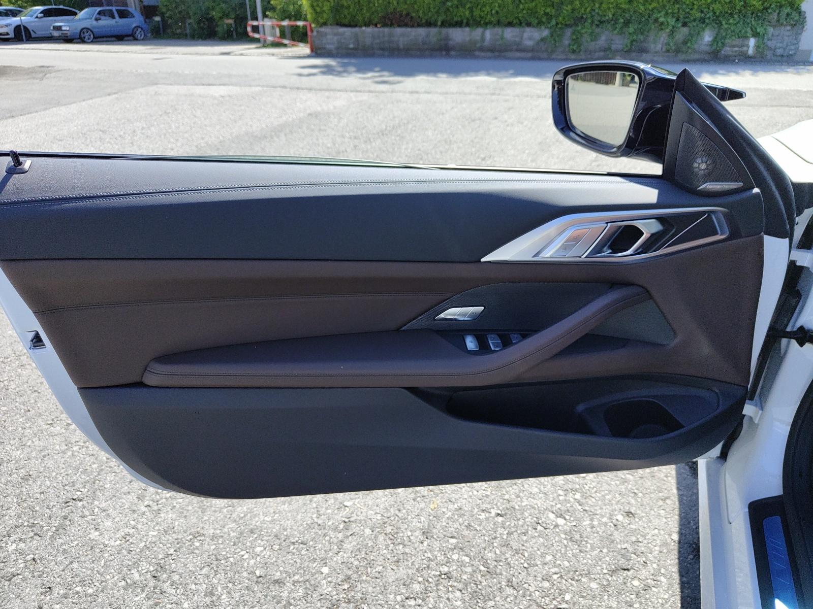 BMW M440i xDrive Cabrio-image-11